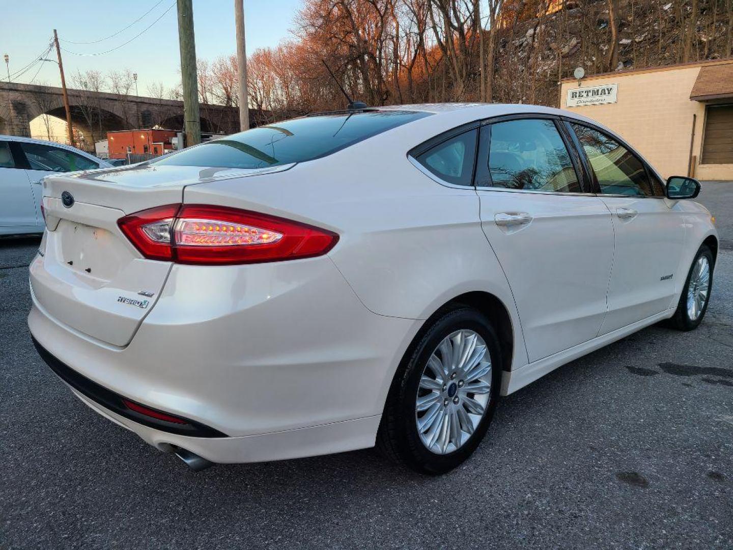 2013 WHITE FORD FUSION SE HYBRID (3FA6P0LUXDR) with an 2.0L engine, Continuously Variable transmission, located at 7981 Paxton Street, Harrisburg, PA, 17111, (717) 561-2926, 40.261490, -76.749229 - Photo#4