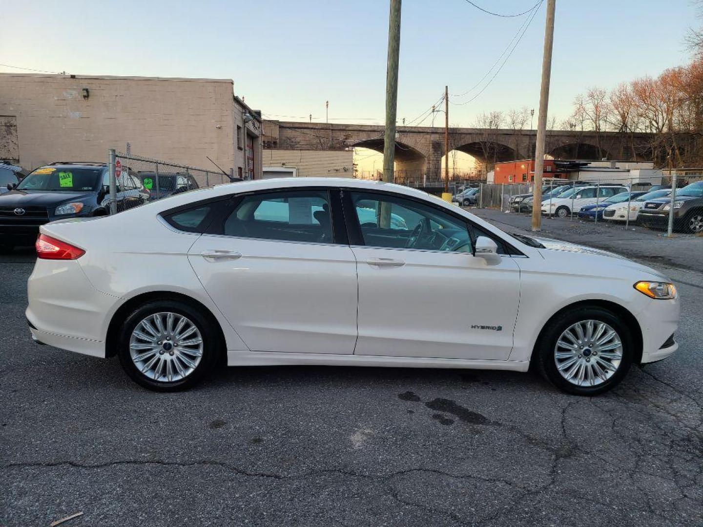 2013 WHITE FORD FUSION SE HYBRID (3FA6P0LUXDR) with an 2.0L engine, Continuously Variable transmission, located at 7981 Paxton Street, Harrisburg, PA, 17111, (717) 561-2926, 40.261490, -76.749229 - Photo#5