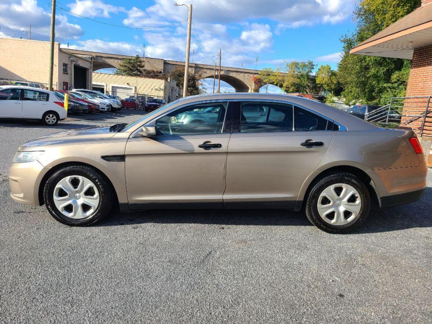 2013 GRAY FORD TAURUS POLICE INTERCEPTOR (1FAHP2M82DG) with an 3.5L engine, Automatic transmission, located at 117 North Cameron Street, Harrisburg, PA, 17101, (717) 963-8962, 40.267021, -76.875351 - WE FINANCE!!! Good Credit/ Bad Credit/ No Credit - ALL Trade-Ins Welcomed!!! ***Guaranteed Credit Approval*** APPLY ONLINE or CALL us TODAY ;) Please call us to discuss your cash and financing options. - Photo#1