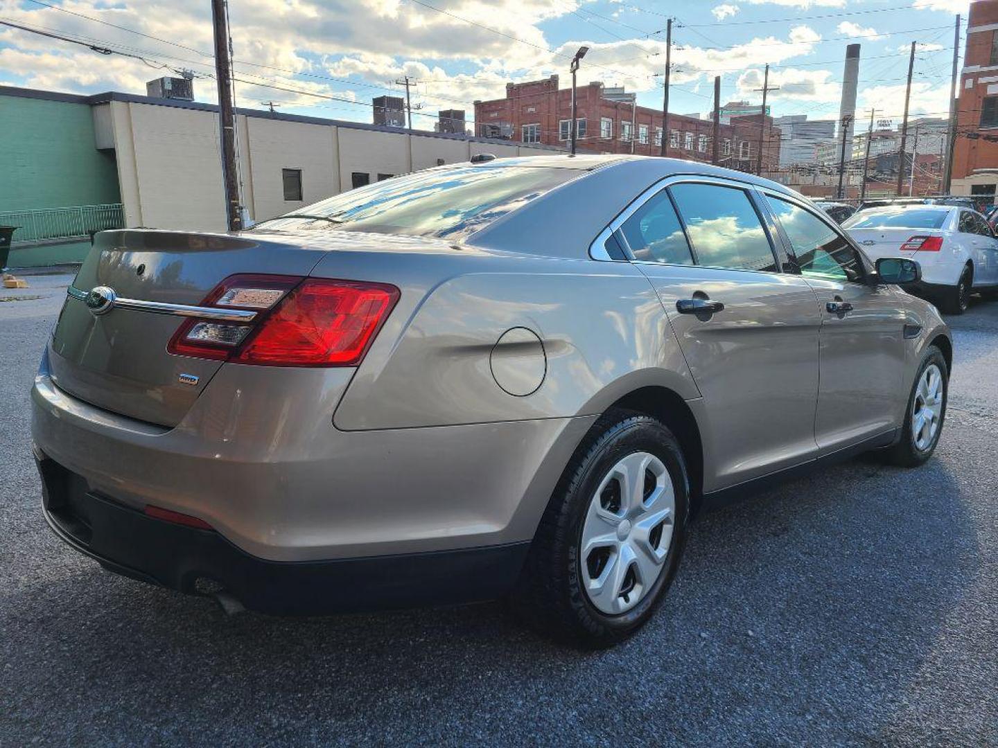 2013 GRAY FORD TAURUS POLICE INTERCEPTOR (1FAHP2M82DG) with an 3.5L engine, Automatic transmission, located at 117 North Cameron Street, Harrisburg, PA, 17101, (717) 963-8962, 40.267021, -76.875351 - WE FINANCE!!! Good Credit/ Bad Credit/ No Credit - ALL Trade-Ins Welcomed!!! ***Guaranteed Credit Approval*** APPLY ONLINE or CALL us TODAY ;) Please call us to discuss your cash and financing options. - Photo#4