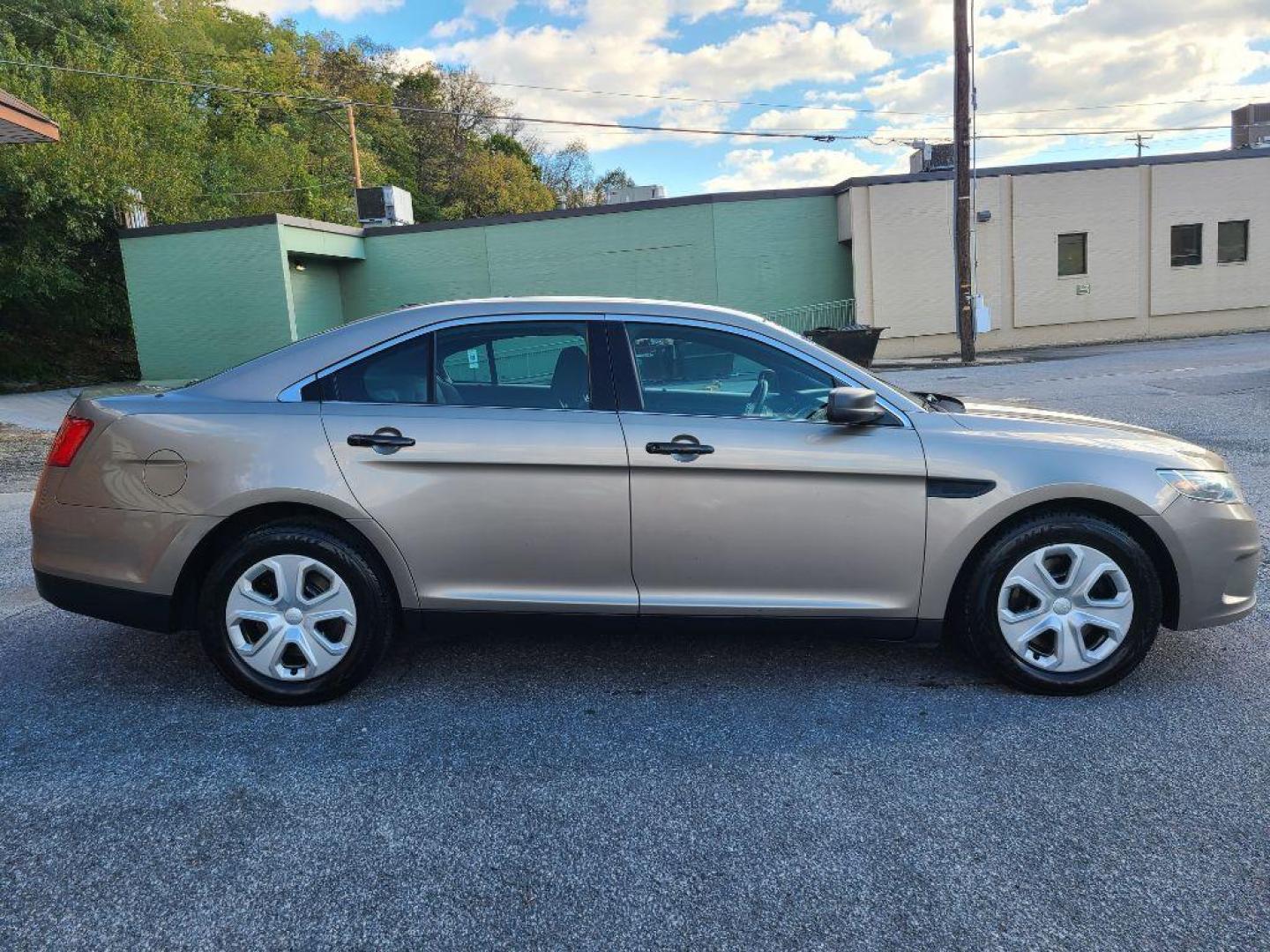 2013 GRAY FORD TAURUS POLICE INTERCEPTOR (1FAHP2M82DG) with an 3.5L engine, Automatic transmission, located at 117 North Cameron Street, Harrisburg, PA, 17101, (717) 963-8962, 40.267021, -76.875351 - WE FINANCE!!! Good Credit/ Bad Credit/ No Credit - ALL Trade-Ins Welcomed!!! ***Guaranteed Credit Approval*** APPLY ONLINE or CALL us TODAY ;) Please call us to discuss your cash and financing options. - Photo#5