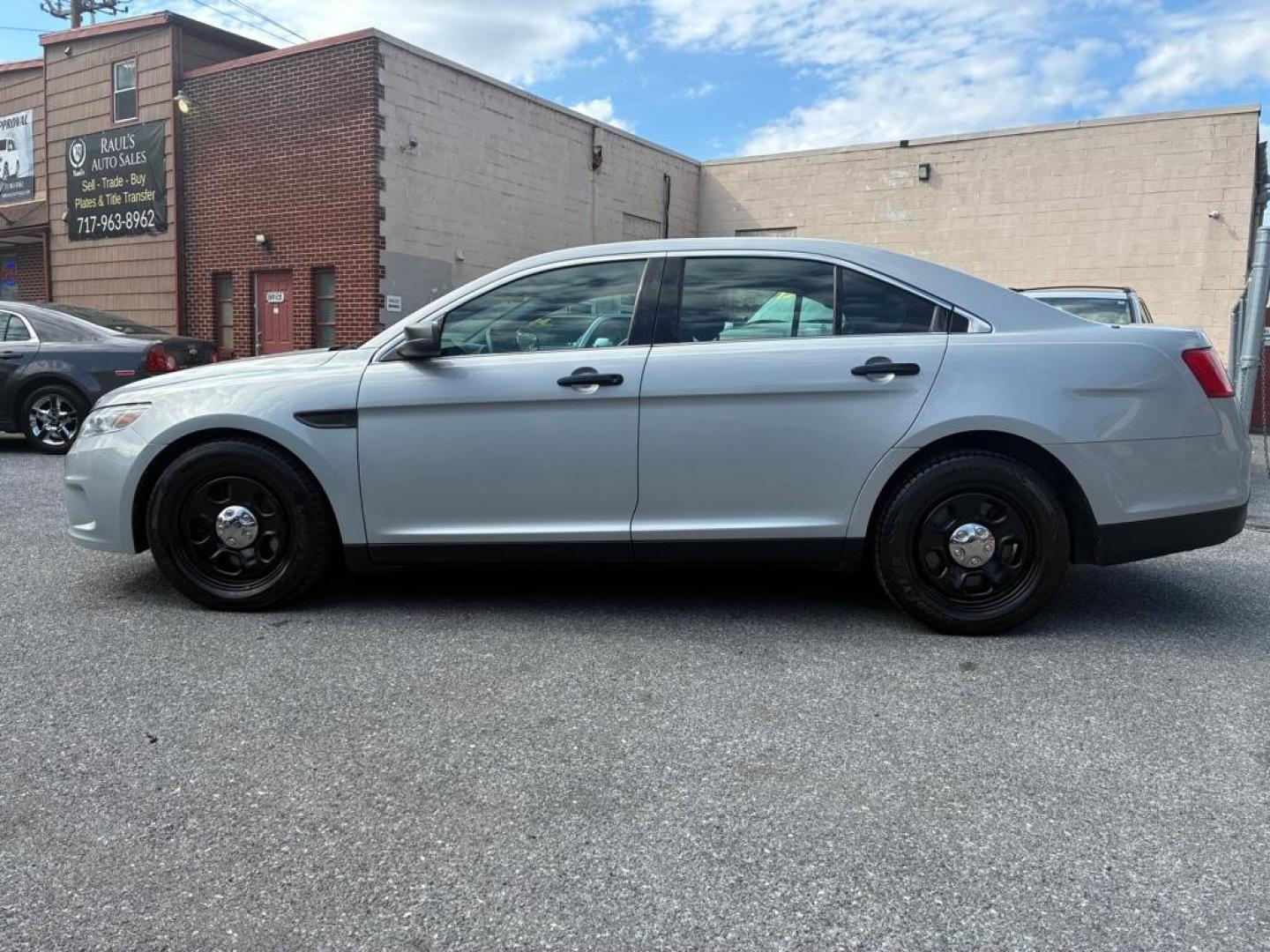 2013 SILVER FORD TAURUS POLICE INTERCEPTOR (1FAHP2MK3DG) with an 3.7L engine, Automatic transmission, located at 117 North Cameron Street, Harrisburg, PA, 17101, (717) 963-8962, 40.267021, -76.875351 - Photo#1
