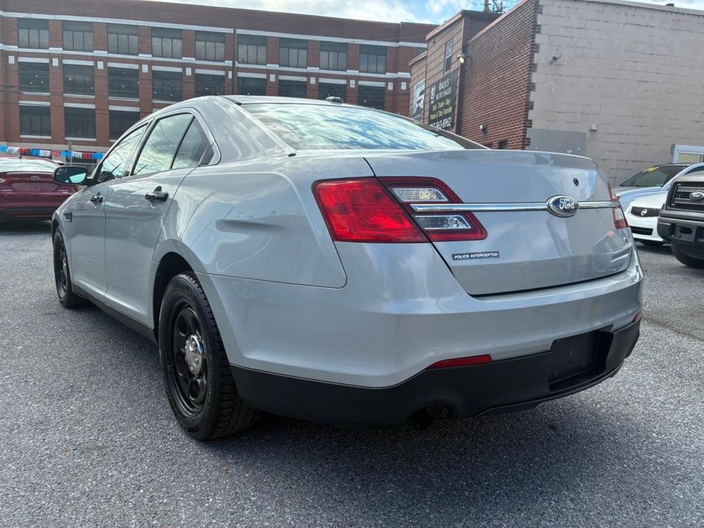 2013 SILVER FORD TAURUS POLICE INTERCEPTOR (1FAHP2MK3DG) with an 3.7L engine, Automatic transmission, located at 117 North Cameron Street, Harrisburg, PA, 17101, (717) 963-8962, 40.267021, -76.875351 - Photo#2