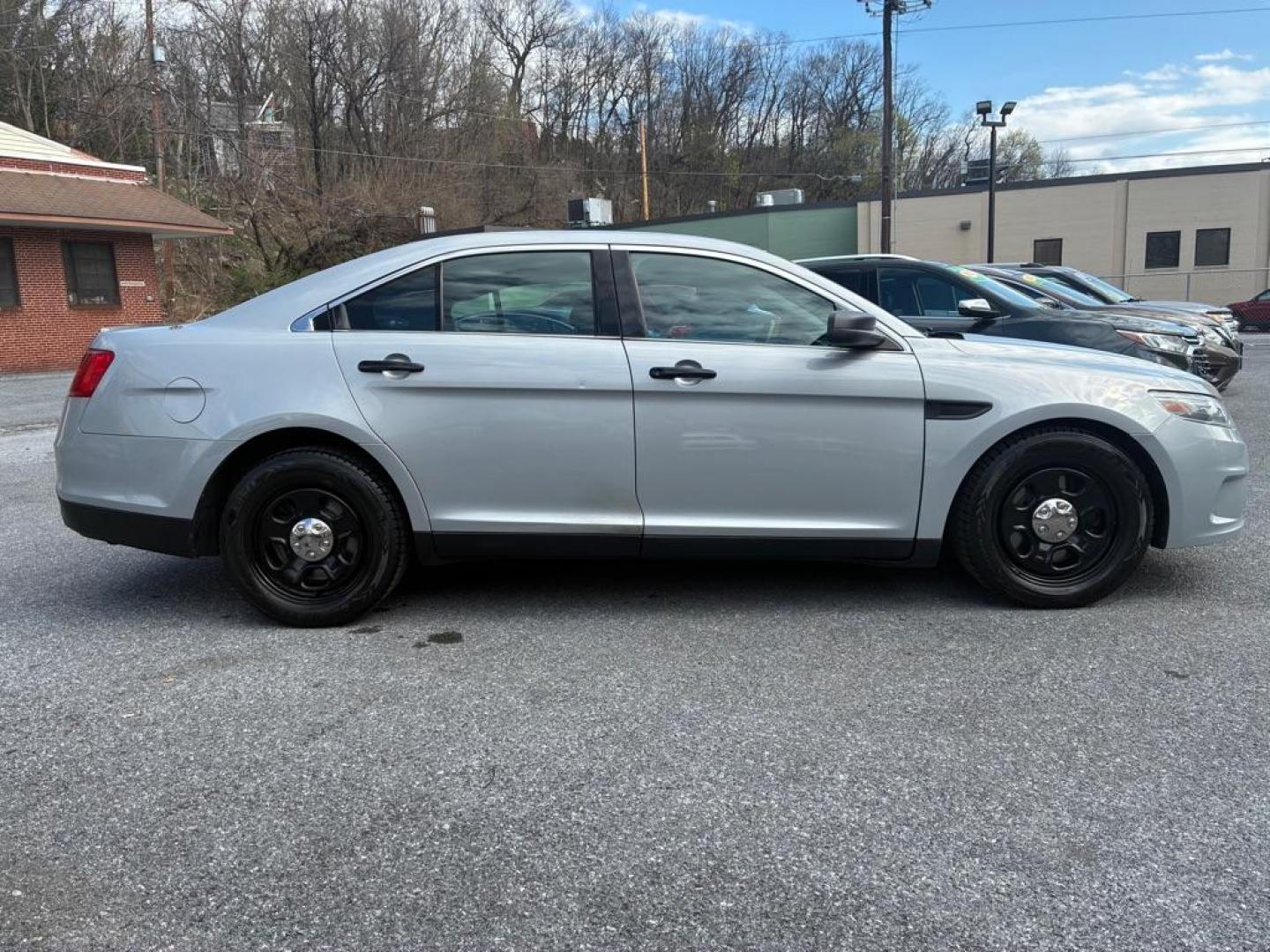2013 SILVER FORD TAURUS POLICE INTERCEPTOR (1FAHP2MK3DG) with an 3.7L engine, Automatic transmission, located at 117 North Cameron Street, Harrisburg, PA, 17101, (717) 963-8962, 40.267021, -76.875351 - Photo#5