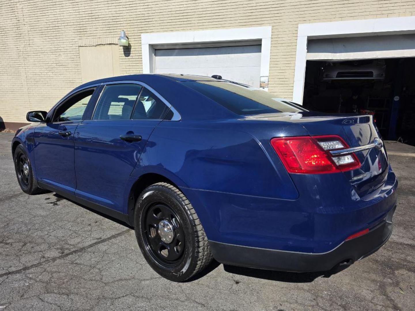 2013 BLUE FORD TAURUS POLICE INTERCEPTOR (1FAHP2M83DG) with an 3.5L engine, Automatic transmission, located at 117 North Cameron Street, Harrisburg, PA, 17101, (717) 963-8962, 40.267021, -76.875351 - WE FINANCE!!! Good Credit/ Challenged Credit/ No Credit - ALL Trade-Ins Welcomed!!! APPLY ONLINE or CALL us TODAY ;) Please call us to discuss your cash and/or financing options. - Photo#2