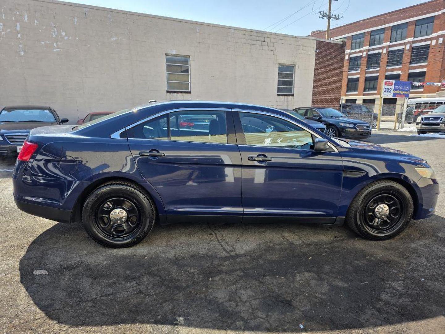 2013 BLUE FORD TAURUS POLICE INTERCEPTOR (1FAHP2M83DG) with an 3.5L engine, Automatic transmission, located at 117 North Cameron Street, Harrisburg, PA, 17101, (717) 963-8962, 40.267021, -76.875351 - WE FINANCE!!! Good Credit/ Challenged Credit/ No Credit - ALL Trade-Ins Welcomed!!! APPLY ONLINE or CALL us TODAY ;) Please call us to discuss your cash and/or financing options. - Photo#4