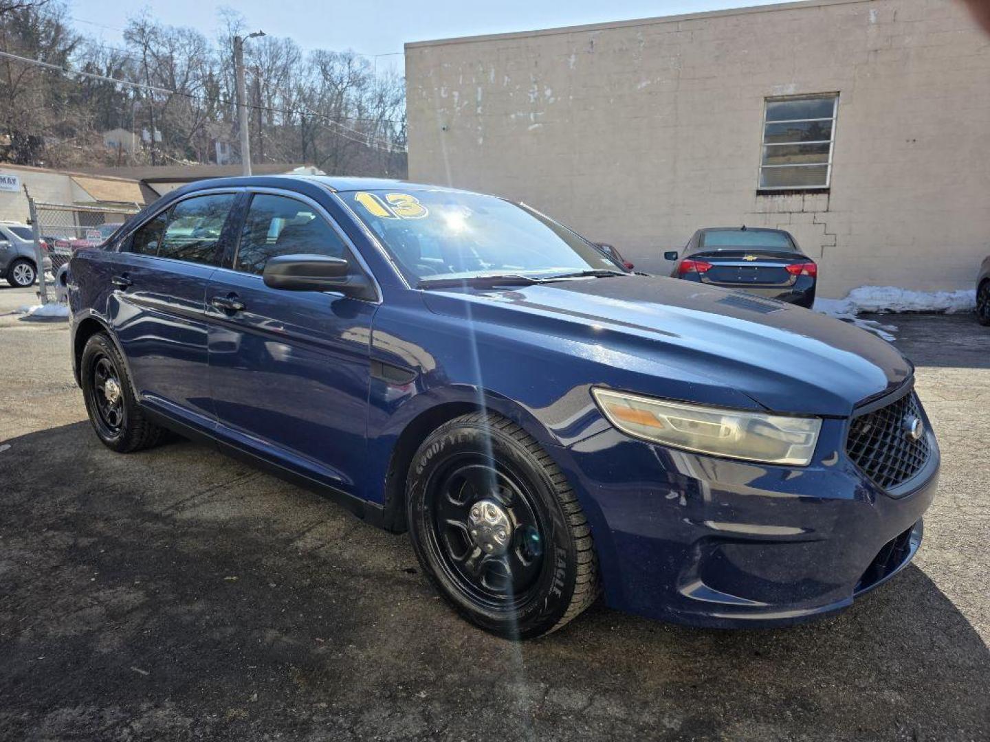 2013 BLUE FORD TAURUS POLICE INTERCEPTOR (1FAHP2M83DG) with an 3.5L engine, Automatic transmission, located at 117 North Cameron Street, Harrisburg, PA, 17101, (717) 963-8962, 40.267021, -76.875351 - WE FINANCE!!! Good Credit/ Challenged Credit/ No Credit - ALL Trade-Ins Welcomed!!! APPLY ONLINE or CALL us TODAY ;) Please call us to discuss your cash and/or financing options. - Photo#6