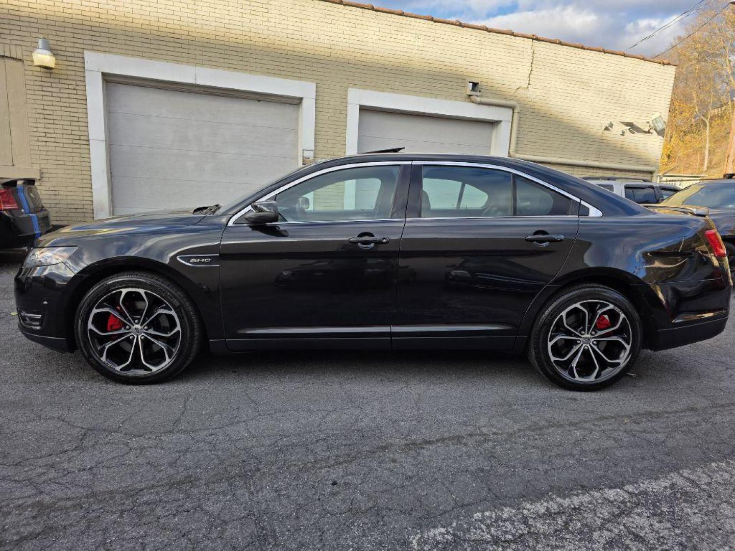 2013 BLACK FORD TAURUS SHO (1FAHP2KT5DG) with an 3.5L engine, Automatic transmission, located at 117 North Cameron Street, Harrisburg, PA, 17101, (717) 963-8962, 40.267021, -76.875351 - WE FINANCE!!! Good Credit/ Bad Credit/ No Credit - ALL Trade-Ins Welcomed!!! ***Guaranteed Credit Approval*** APPLY ONLINE or CALL us TODAY ;) Please call us to discuss your cash and financing options. - Photo#2