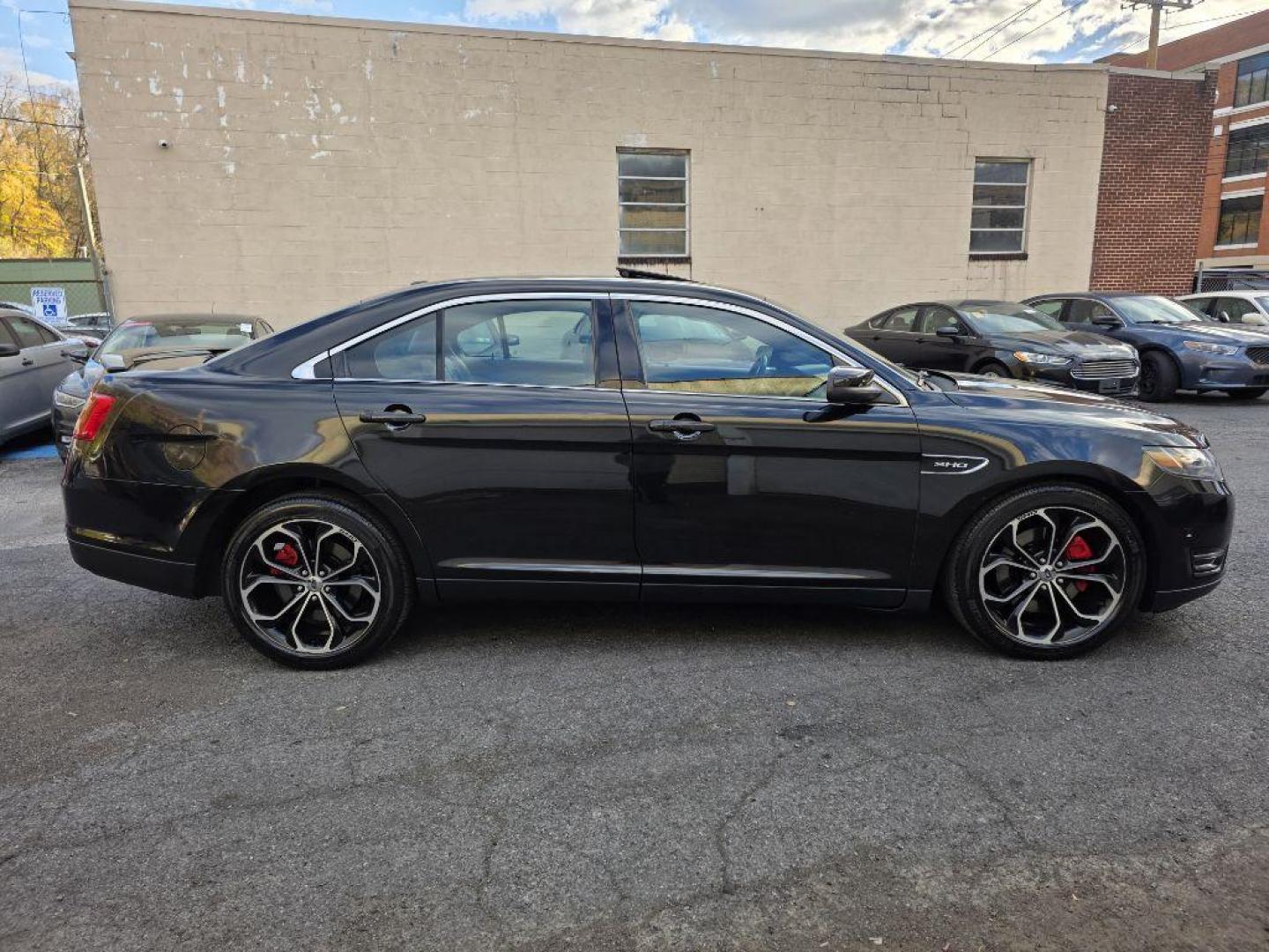 2013 BLACK FORD TAURUS SHO (1FAHP2KT5DG) with an 3.5L engine, Automatic transmission, located at 117 North Cameron Street, Harrisburg, PA, 17101, (717) 963-8962, 40.267021, -76.875351 - WE FINANCE!!! Good Credit/ Bad Credit/ No Credit - ALL Trade-Ins Welcomed!!! ***Guaranteed Credit Approval*** APPLY ONLINE or CALL us TODAY ;) Please call us to discuss your cash and financing options. - Photo#5