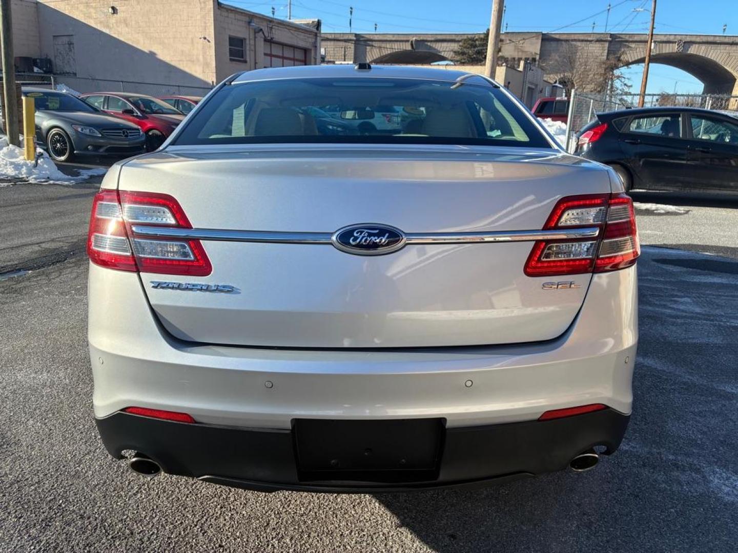 2013 SILVER FORD TAURUS SEL (1FAHP2E85DG) with an 3.5L engine, Automatic transmission, located at 117 North Cameron Street, Harrisburg, PA, 17101, (717) 963-8962, 40.267021, -76.875351 - WE FINANCE!!! Good Credit/ Challenged Credit/ No Credit - ALL Trade-Ins Welcomed!!! APPLY ONLINE or CALL us TODAY ;) Please call us to discuss your cash and/or financing options. - Photo#3