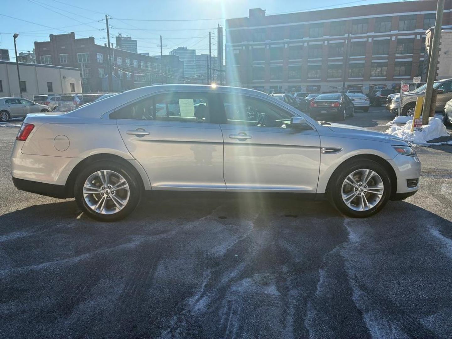 2013 SILVER FORD TAURUS SEL (1FAHP2E85DG) with an 3.5L engine, Automatic transmission, located at 117 North Cameron Street, Harrisburg, PA, 17101, (717) 963-8962, 40.267021, -76.875351 - WE FINANCE!!! Good Credit/ Challenged Credit/ No Credit - ALL Trade-Ins Welcomed!!! APPLY ONLINE or CALL us TODAY ;) Please call us to discuss your cash and/or financing options. - Photo#5