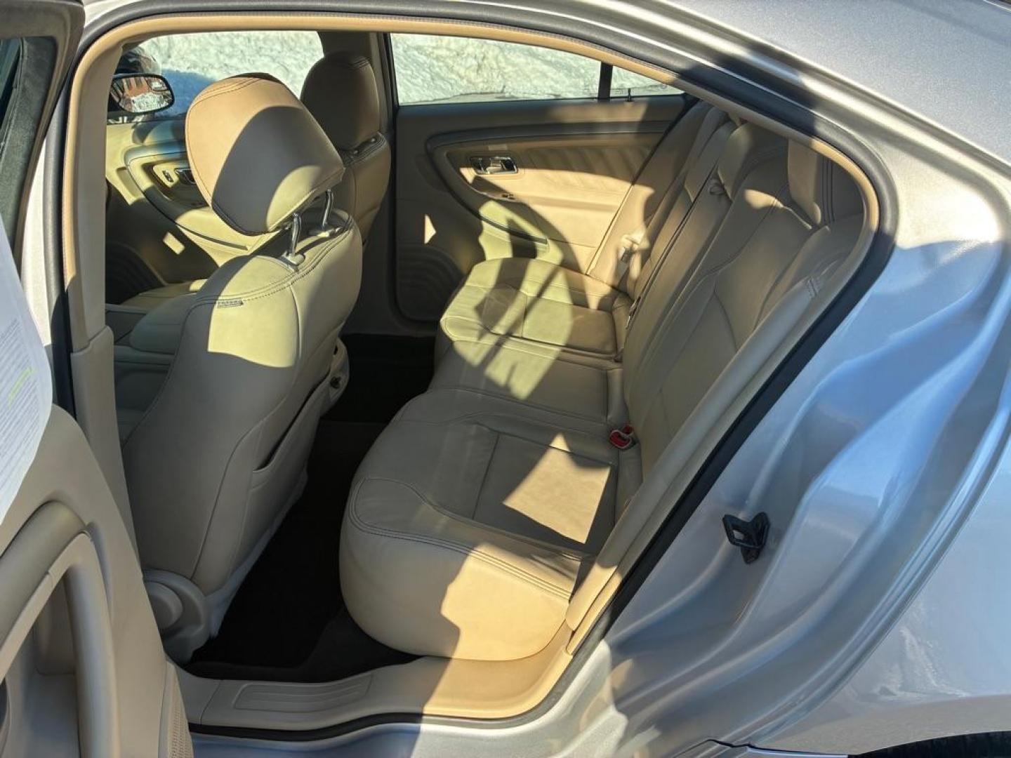 2013 SILVER FORD TAURUS SEL (1FAHP2E85DG) with an 3.5L engine, Automatic transmission, located at 117 North Cameron Street, Harrisburg, PA, 17101, (717) 963-8962, 40.267021, -76.875351 - WE FINANCE!!! Good Credit/ Challenged Credit/ No Credit - ALL Trade-Ins Welcomed!!! APPLY ONLINE or CALL us TODAY ;) Please call us to discuss your cash and/or financing options. - Photo#11