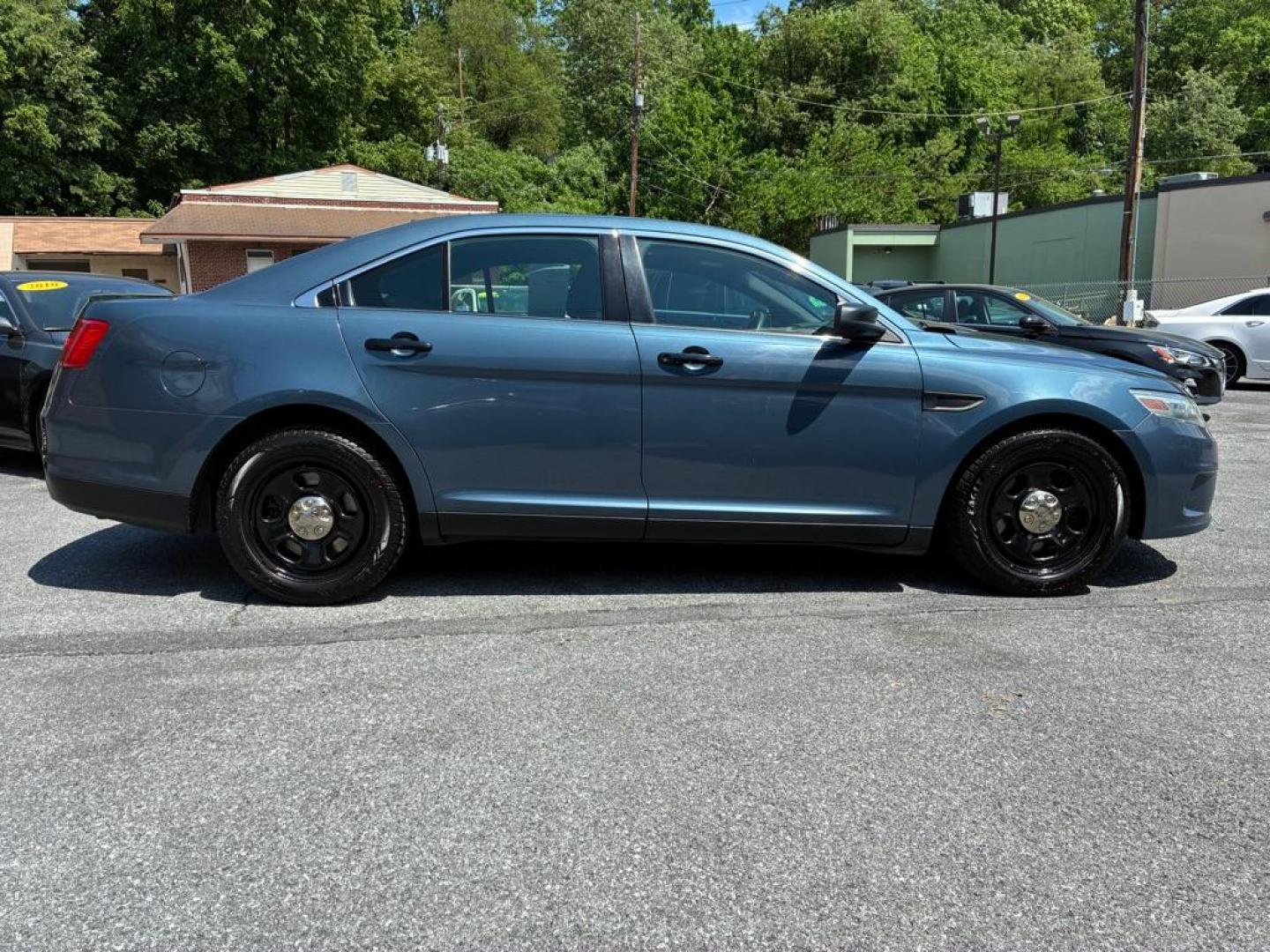 2013 BLUE FORD TAURUS POLICE INTERCEPTOR (1FAHP2M80DG) with an 3.5L engine, Automatic transmission, located at 117 North Cameron Street, Harrisburg, PA, 17101, (717) 963-8962, 40.267021, -76.875351 - WE FINANCE!!! MOST vehicles are available for financing. Good Credit/ Challenged Credit/ No Credit - ALL Trade-Ins Welcomed!!! APPLY ONLINE or CALL us TODAY Please call us to discuss your cash and/or financing options. Thanks for cheching our inventory! We're here to help. - Photo#5
