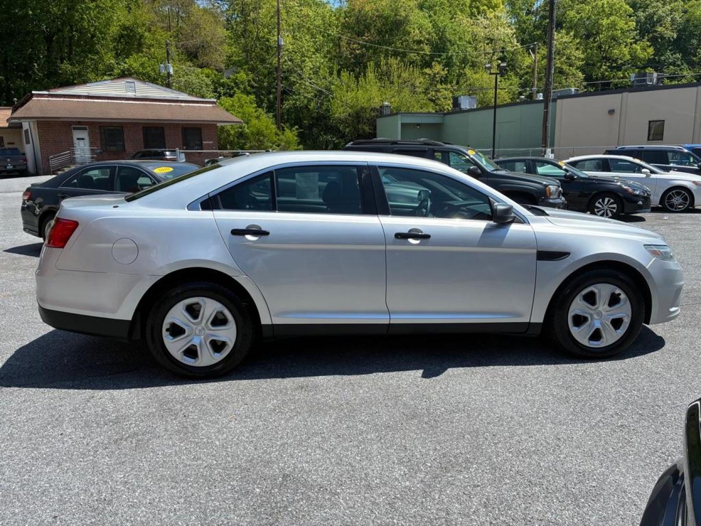 2013 SILVER FORD TAURUS POLICE INTERCEPTOR (1FAHP2M81DG) with an 3.5L engine, Automatic transmission, located at 117 North Cameron Street, Harrisburg, PA, 17101, (717) 963-8962, 40.267021, -76.875351 - WE FINANCE!!! MOST vehicles are available for financing. Good Credit/ Challenged Credit/ No Credit - ALL Trade-Ins Welcomed!!! APPLY ONLINE or CALL us TODAY Please call us to discuss your cash and/or financing options. Thanks for cheching our inventory! We're here to help. - Photo#5
