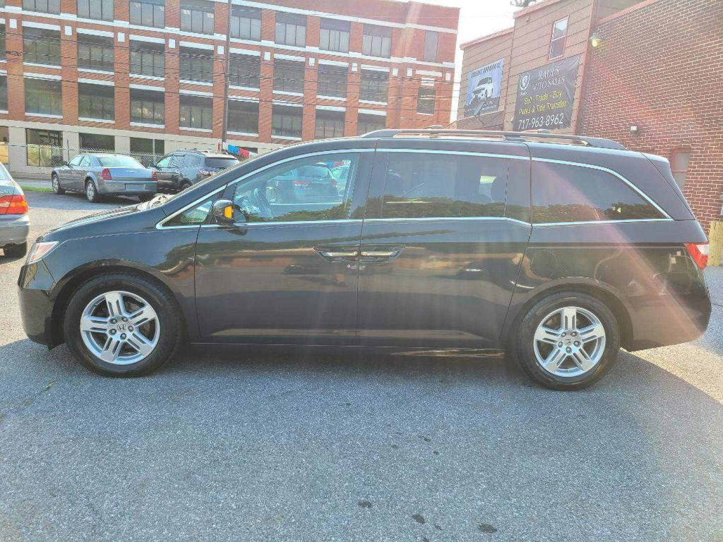 2013 BLACK HONDA ODYSSEY TOURING (5FNRL5H93DB) with an 3.5L engine, Automatic transmission, located at 117 North Cameron Street, Harrisburg, PA, 17101, (717) 963-8962, 40.267021, -76.875351 - Photo#7