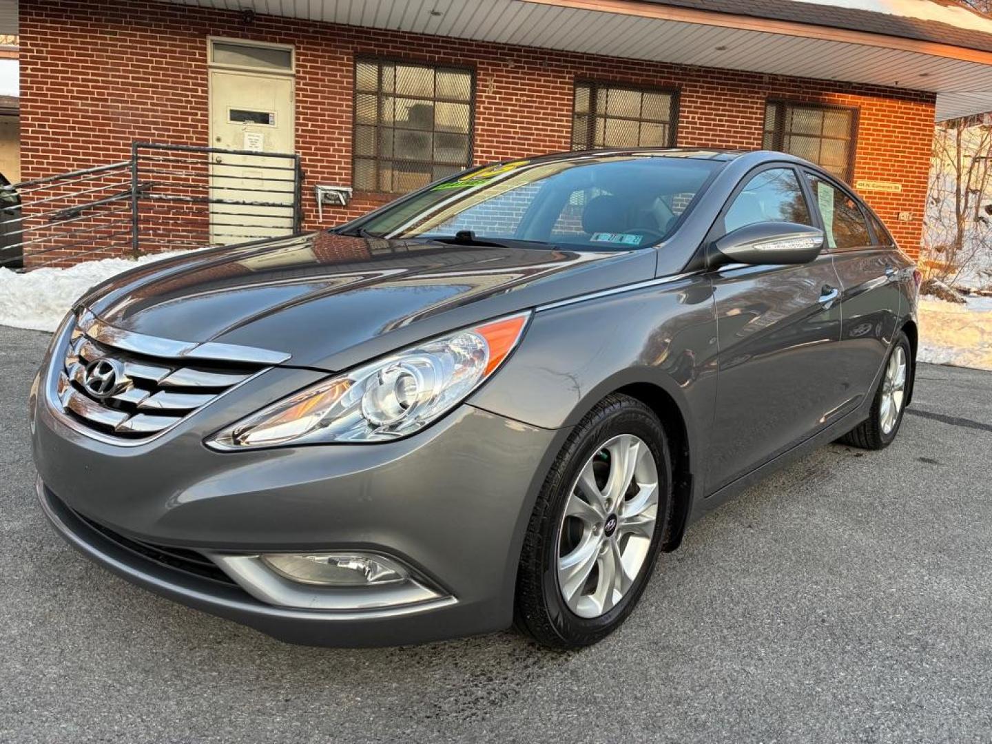 2013 GRAY HYUNDAI SONATA LIMITED (5NPEC4AC8DH) with an 2.4L engine, Automatic transmission, located at 117 North Cameron Street, Harrisburg, PA, 17101, (717) 963-8962, 40.267021, -76.875351 - WE FINANCE!!! Good Credit/ Challenged Credit/ No Credit - ALL Trade-Ins Welcomed!!! APPLY ONLINE or CALL us TODAY ;) Please call us to discuss your cash and/or financing options. - Photo#0