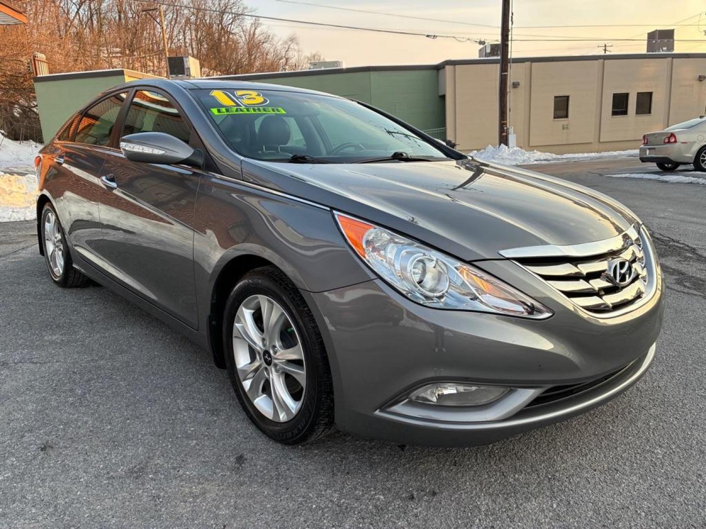 2013 GRAY HYUNDAI SONATA LIMITED (5NPEC4AC8DH) with an 2.4L engine, Automatic transmission, located at 117 North Cameron Street, Harrisburg, PA, 17101, (717) 963-8962, 40.267021, -76.875351 - WE FINANCE!!! Good Credit/ Challenged Credit/ No Credit - ALL Trade-Ins Welcomed!!! APPLY ONLINE or CALL us TODAY ;) Please call us to discuss your cash and/or financing options. - Photo#5