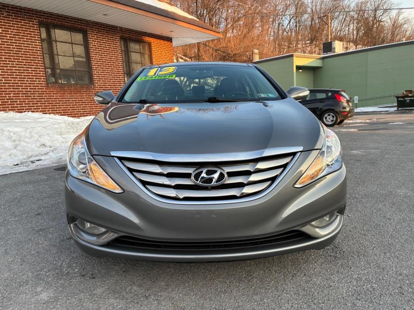 2013 GRAY HYUNDAI SONATA LIMITED (5NPEC4AC8DH) with an 2.4L engine, Automatic transmission, located at 117 North Cameron Street, Harrisburg, PA, 17101, (717) 963-8962, 40.267021, -76.875351 - WE FINANCE!!! Good Credit/ Challenged Credit/ No Credit - ALL Trade-Ins Welcomed!!! APPLY ONLINE or CALL us TODAY ;) Please call us to discuss your cash and/or financing options. - Photo#6