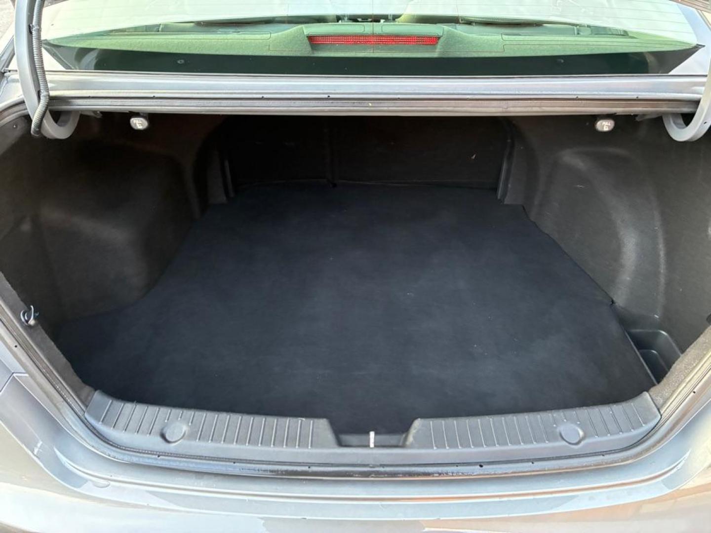 2013 GRAY HYUNDAI SONATA LIMITED (5NPEC4AC8DH) with an 2.4L engine, Automatic transmission, located at 117 North Cameron Street, Harrisburg, PA, 17101, (717) 963-8962, 40.267021, -76.875351 - WE FINANCE!!! Good Credit/ Challenged Credit/ No Credit - ALL Trade-Ins Welcomed!!! APPLY ONLINE or CALL us TODAY ;) Please call us to discuss your cash and/or financing options. - Photo#11