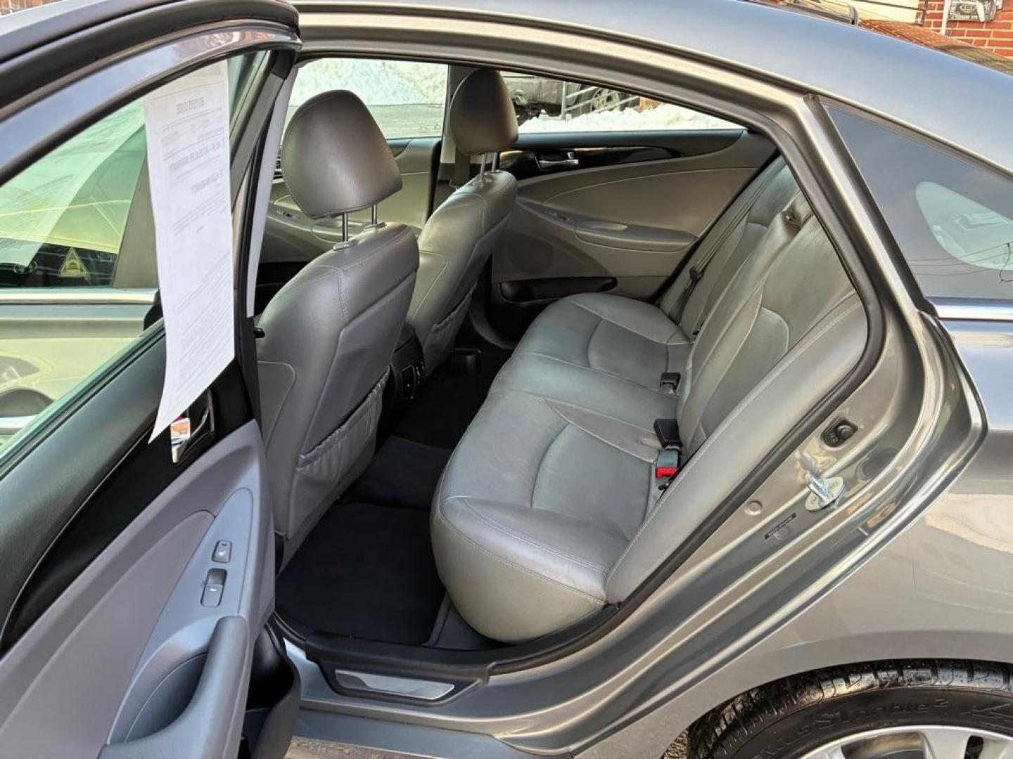 2013 GRAY HYUNDAI SONATA LIMITED (5NPEC4AC8DH) with an 2.4L engine, Automatic transmission, located at 117 North Cameron Street, Harrisburg, PA, 17101, (717) 963-8962, 40.267021, -76.875351 - WE FINANCE!!! Good Credit/ Challenged Credit/ No Credit - ALL Trade-Ins Welcomed!!! APPLY ONLINE or CALL us TODAY ;) Please call us to discuss your cash and/or financing options. - Photo#12
