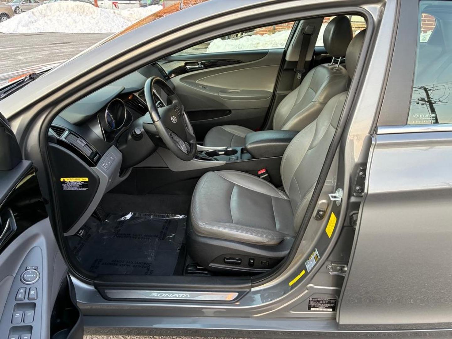 2013 GRAY HYUNDAI SONATA LIMITED (5NPEC4AC8DH) with an 2.4L engine, Automatic transmission, located at 117 North Cameron Street, Harrisburg, PA, 17101, (717) 963-8962, 40.267021, -76.875351 - WE FINANCE!!! Good Credit/ Challenged Credit/ No Credit - ALL Trade-Ins Welcomed!!! APPLY ONLINE or CALL us TODAY ;) Please call us to discuss your cash and/or financing options. - Photo#14