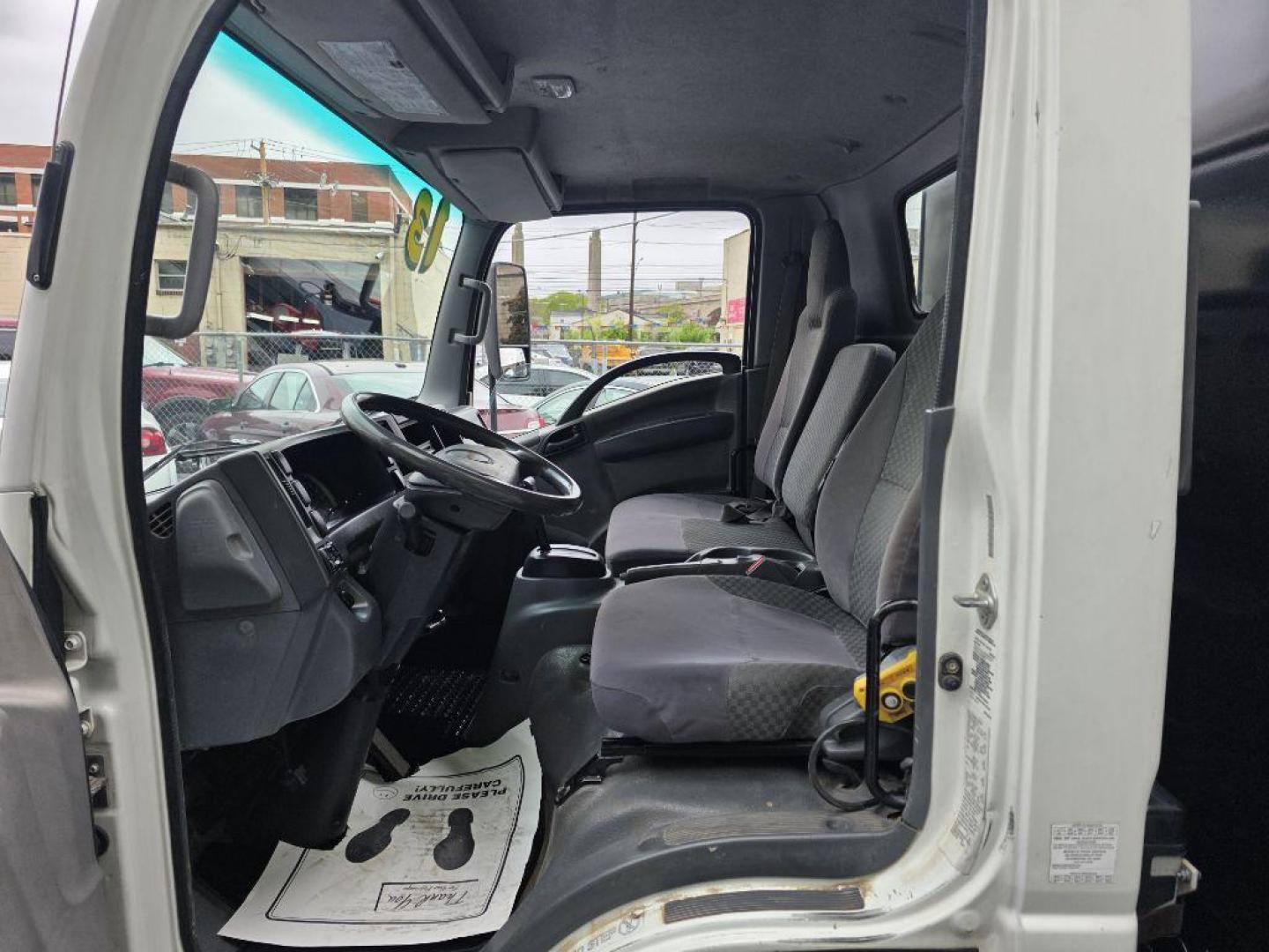 2013 WHITE ISUZU NRR DSL REG WHITE CAB IBT AIR PWL (JALE5W160D7) with an 5.2L engine, Automatic transmission, located at 117 North Cameron Street, Harrisburg, PA, 17101, (717) 963-8962, 40.267021, -76.875351 - WE FINANCE!!! Good Credit/ Challenged Credit/ No Credit - ALL Trade-Ins Welcomed!!! APPLY ONLINE or CALL us TODAY ;) Please call us to discuss your cash and/or financing options. - Photo#12