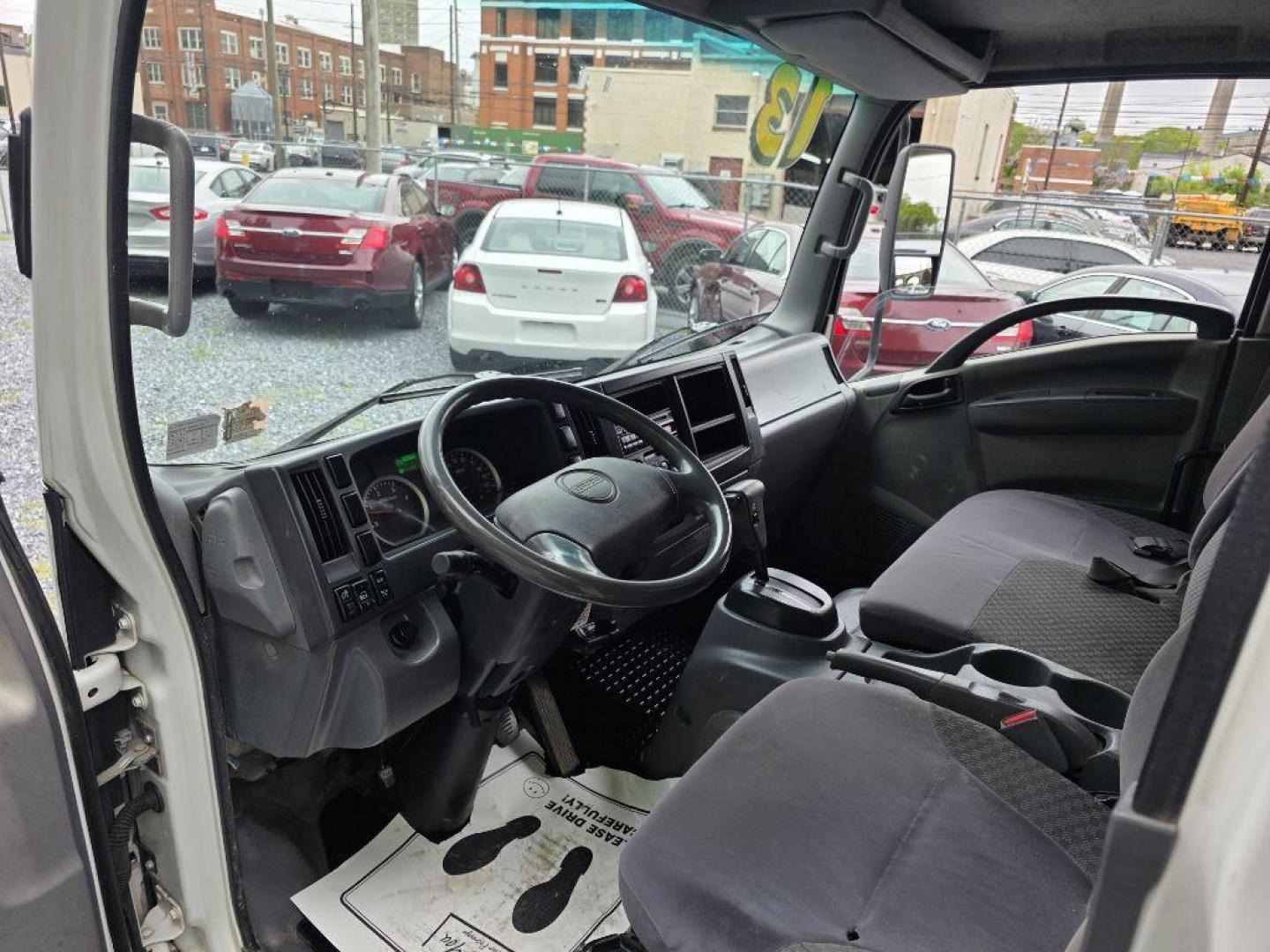 2013 WHITE ISUZU NRR DSL REG WHITE CAB IBT AIR PWL (JALE5W160D7) with an 5.2L engine, Automatic transmission, located at 117 North Cameron Street, Harrisburg, PA, 17101, (717) 963-8962, 40.267021, -76.875351 - WE FINANCE!!! Good Credit/ Challenged Credit/ No Credit - ALL Trade-Ins Welcomed!!! APPLY ONLINE or CALL us TODAY ;) Please call us to discuss your cash and/or financing options. - Photo#15