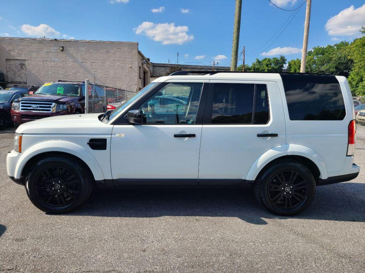 2013 WHITE LAND ROVER LR4 HSE (SALAG2D49DA) with an 5.0L engine, Automatic transmission, located at 117 North Cameron Street, Harrisburg, PA, 17101, (717) 963-8962, 40.267021, -76.875351 - WE FINANCE!!! Good Credit/ Bad Credit/ No Credit - ALL Trade-Ins Welcomed!!! ***Guaranteed Credit Approval*** APPLY ONLINE or CALL us TODAY ;) Internet Prices and Marketplace Prices are SPECIAL discounted ***CASH DEALS*** Retail Prices are higher. Please call us to discuss your cash and finan - Photo#1