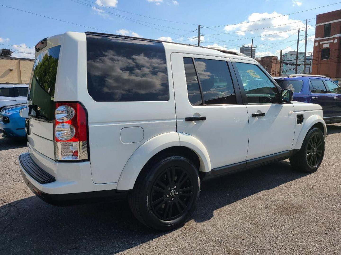 2013 WHITE LAND ROVER LR4 HSE (SALAG2D49DA) with an 5.0L engine, Automatic transmission, located at 117 North Cameron Street, Harrisburg, PA, 17101, (717) 963-8962, 40.267021, -76.875351 - WE FINANCE!!! Good Credit/ Bad Credit/ No Credit - ALL Trade-Ins Welcomed!!! ***Guaranteed Credit Approval*** APPLY ONLINE or CALL us TODAY ;) Internet Prices and Marketplace Prices are SPECIAL discounted ***CASH DEALS*** Retail Prices are higher. Please call us to discuss your cash and finan - Photo#4
