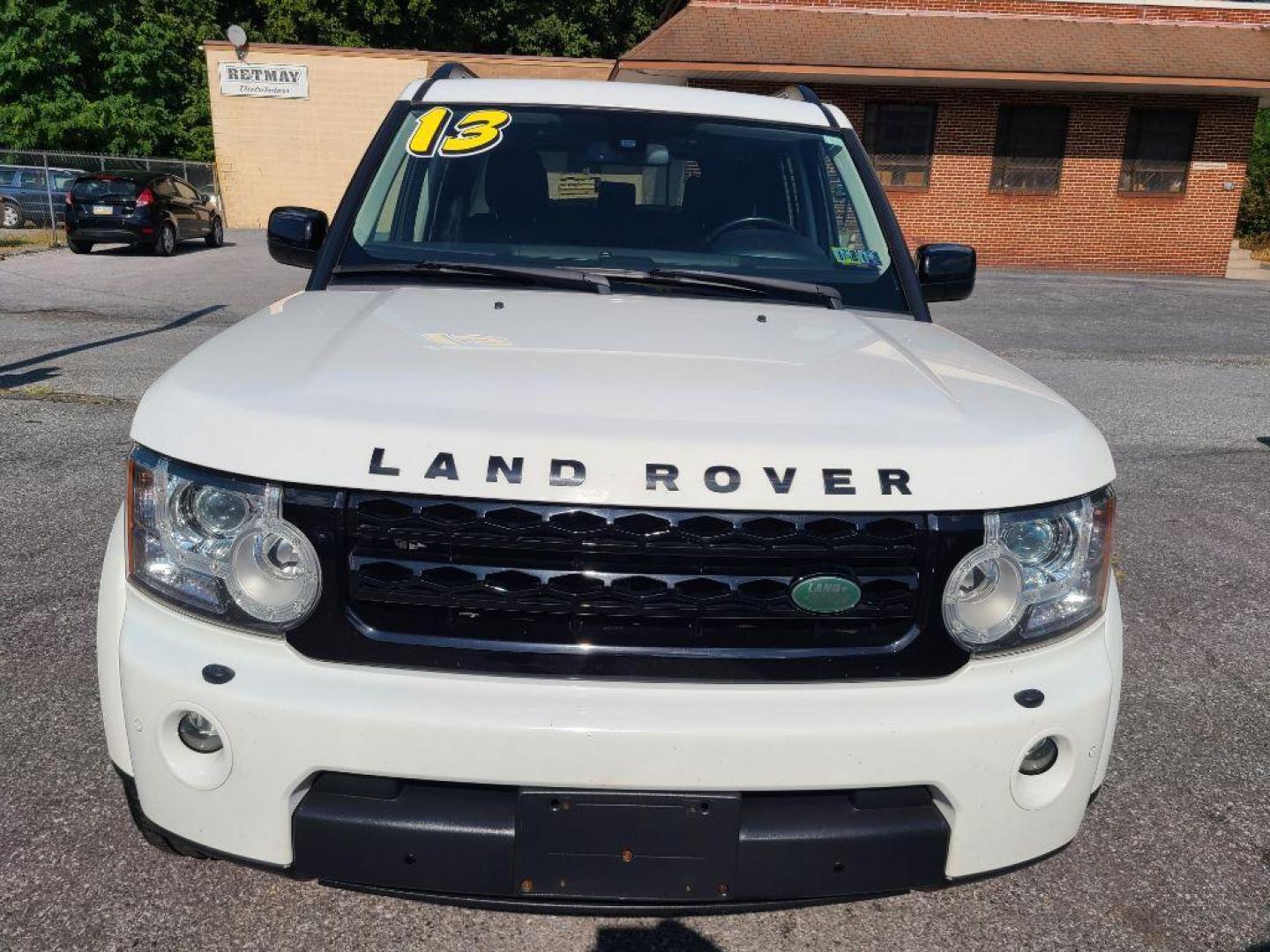 2013 WHITE LAND ROVER LR4 HSE (SALAG2D49DA) with an 5.0L engine, Automatic transmission, located at 117 North Cameron Street, Harrisburg, PA, 17101, (717) 963-8962, 40.267021, -76.875351 - WE FINANCE!!! Good Credit/ Bad Credit/ No Credit - ALL Trade-Ins Welcomed!!! ***Guaranteed Credit Approval*** APPLY ONLINE or CALL us TODAY ;) Internet Prices and Marketplace Prices are SPECIAL discounted ***CASH DEALS*** Retail Prices are higher. Please call us to discuss your cash and finan - Photo#7