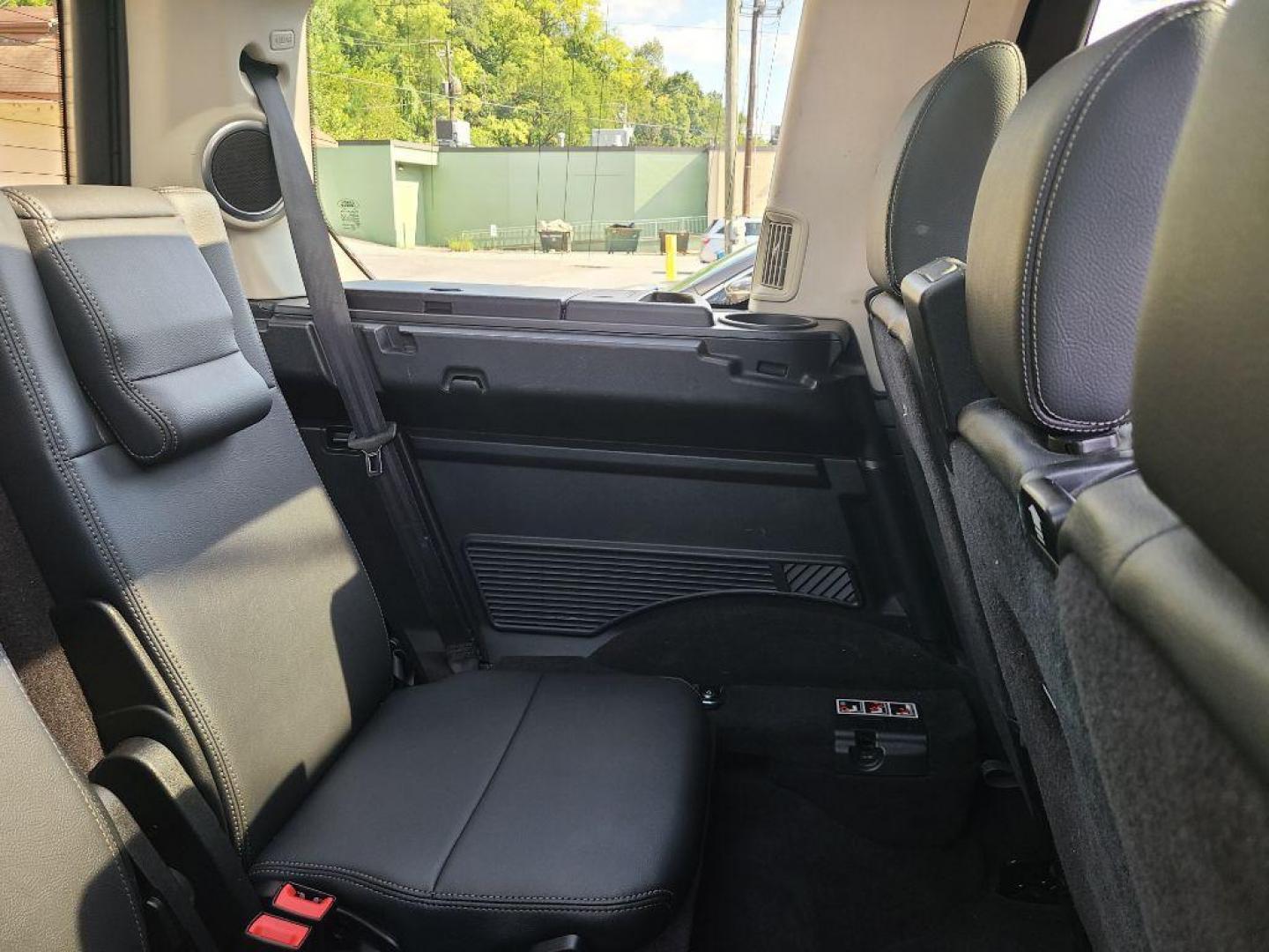 2013 WHITE LAND ROVER LR4 HSE (SALAG2D49DA) with an 5.0L engine, Automatic transmission, located at 117 North Cameron Street, Harrisburg, PA, 17101, (717) 963-8962, 40.267021, -76.875351 - WE FINANCE!!! Good Credit/ Bad Credit/ No Credit - ALL Trade-Ins Welcomed!!! ***Guaranteed Credit Approval*** APPLY ONLINE or CALL us TODAY ;) Internet Prices and Marketplace Prices are SPECIAL discounted ***CASH DEALS*** Retail Prices are higher. Please call us to discuss your cash and finan - Photo#10