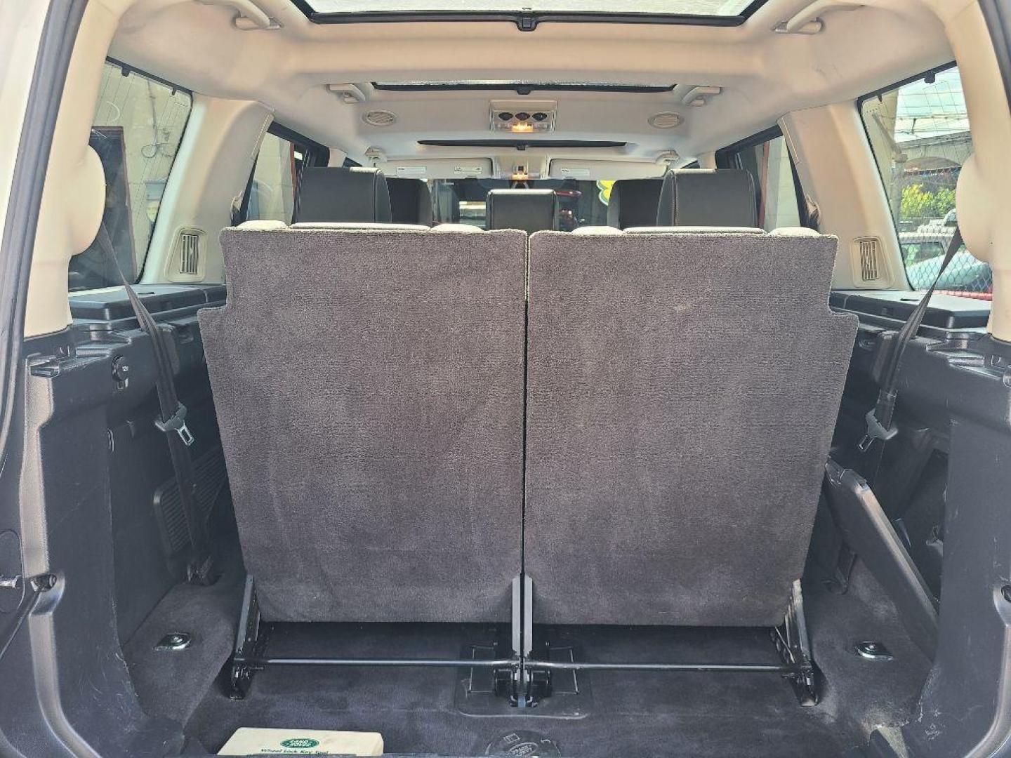 2013 WHITE LAND ROVER LR4 HSE (SALAG2D49DA) with an 5.0L engine, Automatic transmission, located at 117 North Cameron Street, Harrisburg, PA, 17101, (717) 963-8962, 40.267021, -76.875351 - WE FINANCE!!! Good Credit/ Bad Credit/ No Credit - ALL Trade-Ins Welcomed!!! ***Guaranteed Credit Approval*** APPLY ONLINE or CALL us TODAY ;) Internet Prices and Marketplace Prices are SPECIAL discounted ***CASH DEALS*** Retail Prices are higher. Please call us to discuss your cash and finan - Photo#12