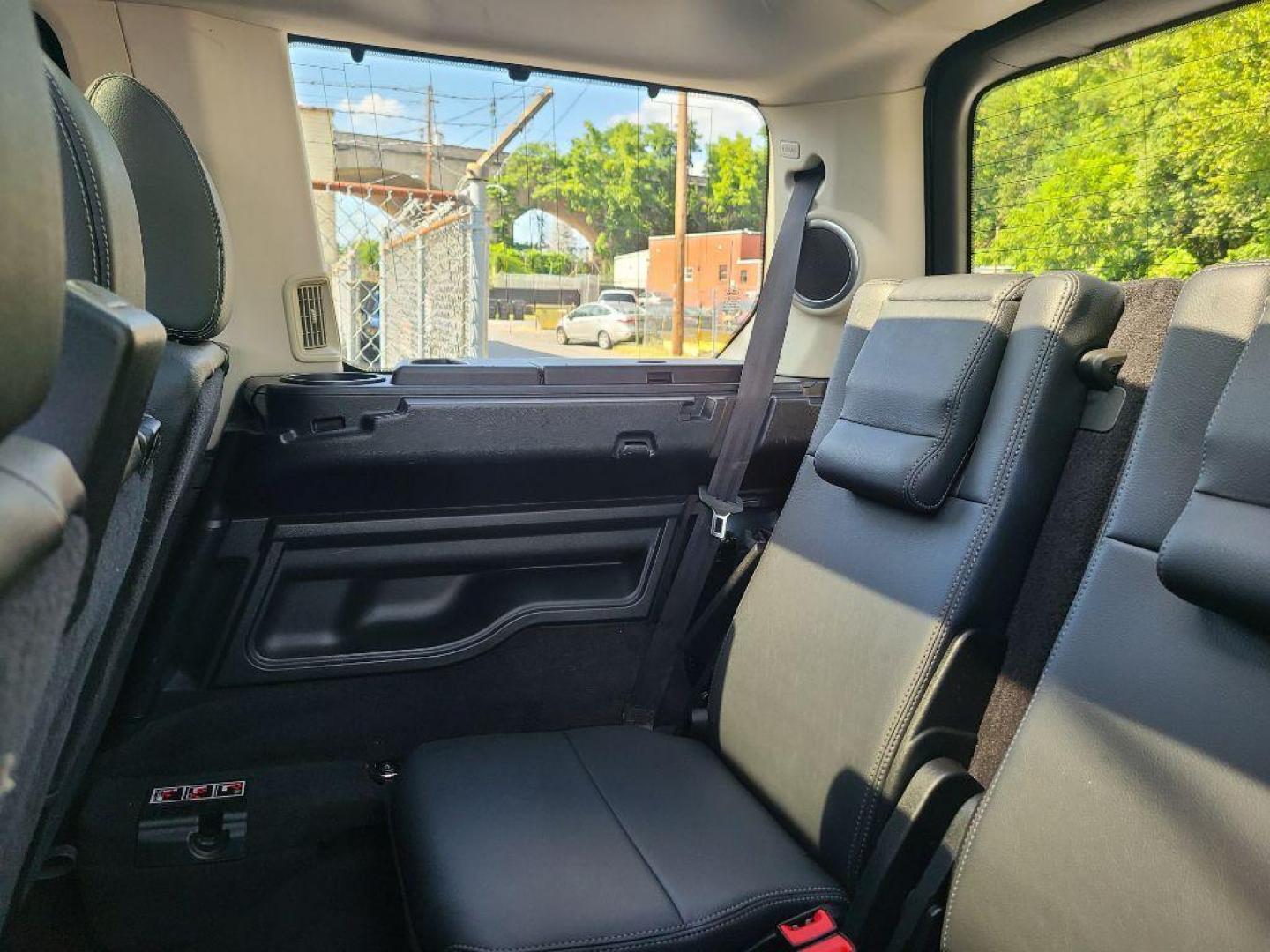 2013 WHITE LAND ROVER LR4 HSE (SALAG2D49DA) with an 5.0L engine, Automatic transmission, located at 117 North Cameron Street, Harrisburg, PA, 17101, (717) 963-8962, 40.267021, -76.875351 - WE FINANCE!!! Good Credit/ Bad Credit/ No Credit - ALL Trade-Ins Welcomed!!! ***Guaranteed Credit Approval*** APPLY ONLINE or CALL us TODAY ;) Internet Prices and Marketplace Prices are SPECIAL discounted ***CASH DEALS*** Retail Prices are higher. Please call us to discuss your cash and finan - Photo#13