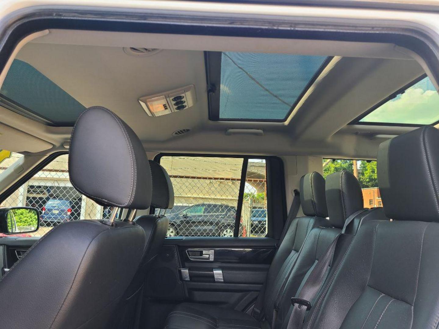 2013 WHITE LAND ROVER LR4 HSE (SALAG2D49DA) with an 5.0L engine, Automatic transmission, located at 117 North Cameron Street, Harrisburg, PA, 17101, (717) 963-8962, 40.267021, -76.875351 - WE FINANCE!!! Good Credit/ Bad Credit/ No Credit - ALL Trade-Ins Welcomed!!! ***Guaranteed Credit Approval*** APPLY ONLINE or CALL us TODAY ;) Internet Prices and Marketplace Prices are SPECIAL discounted ***CASH DEALS*** Retail Prices are higher. Please call us to discuss your cash and finan - Photo#14