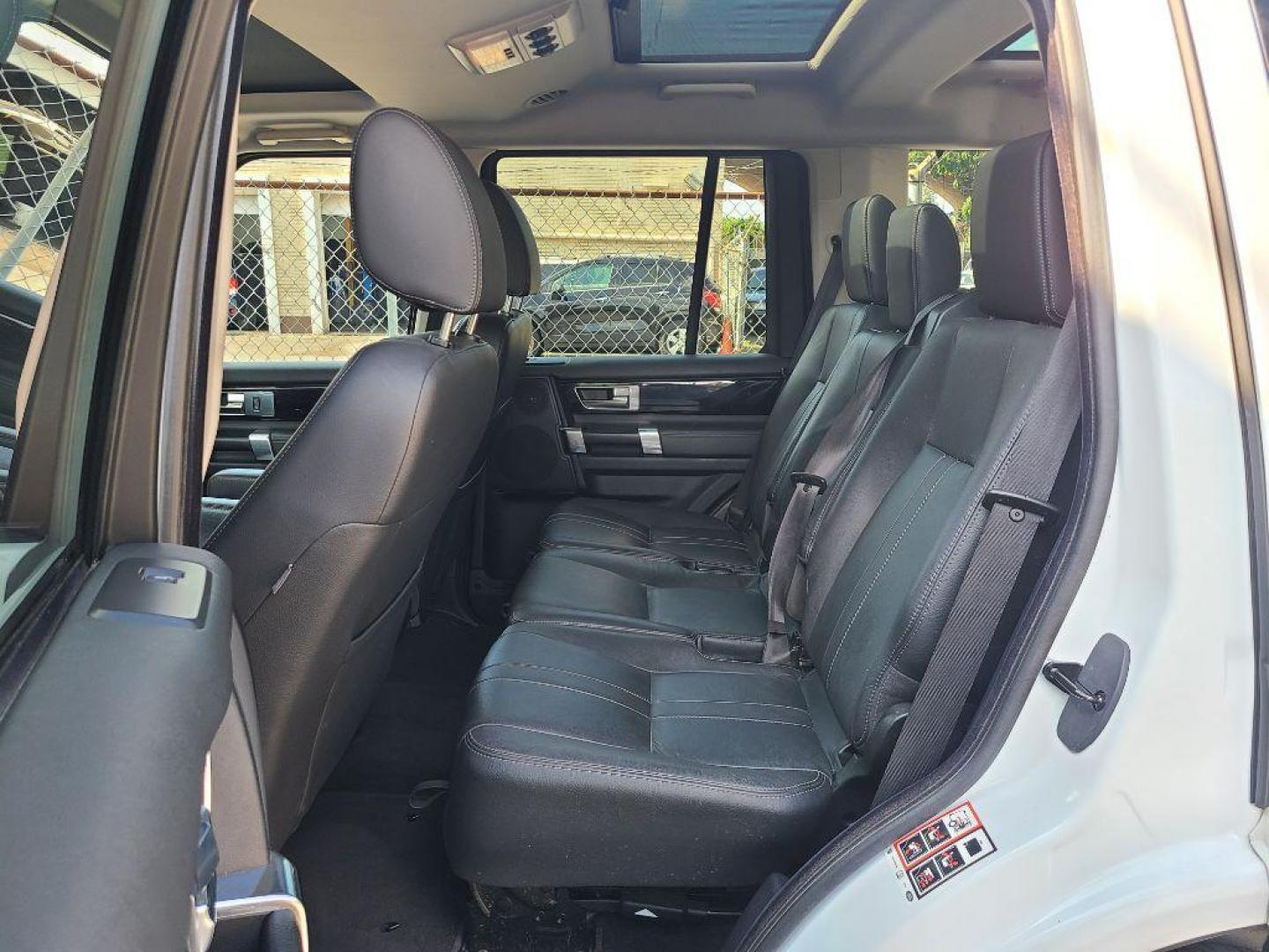 2013 WHITE LAND ROVER LR4 HSE (SALAG2D49DA) with an 5.0L engine, Automatic transmission, located at 117 North Cameron Street, Harrisburg, PA, 17101, (717) 963-8962, 40.267021, -76.875351 - WE FINANCE!!! Good Credit/ Bad Credit/ No Credit - ALL Trade-Ins Welcomed!!! ***Guaranteed Credit Approval*** APPLY ONLINE or CALL us TODAY ;) Internet Prices and Marketplace Prices are SPECIAL discounted ***CASH DEALS*** Retail Prices are higher. Please call us to discuss your cash and finan - Photo#15