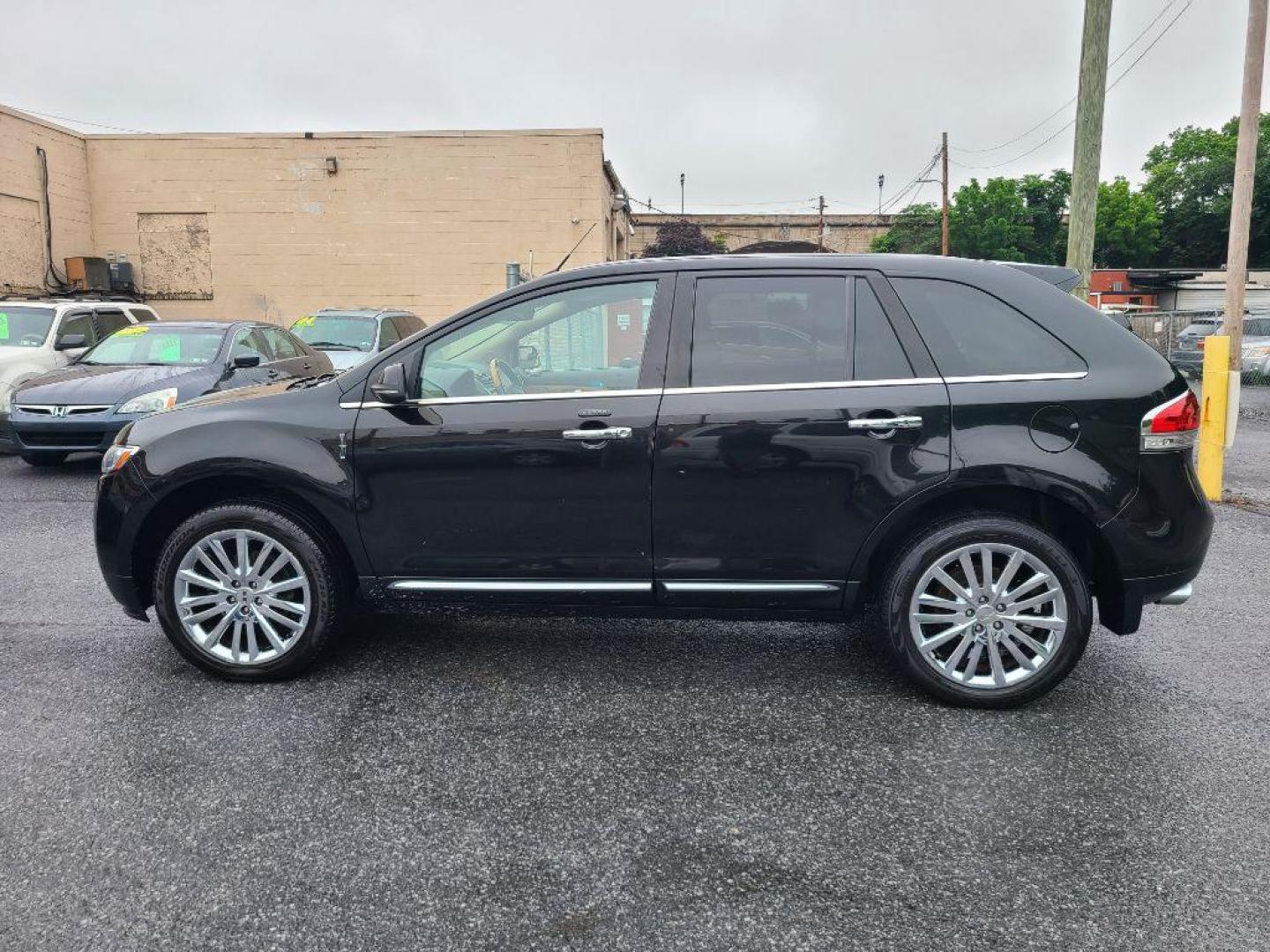 2013 BLACK LINCOLN MKX AWD (2LMDJ8JK4DB) with an 3.7L engine, Automatic transmission, located at 117 North Cameron Street, Harrisburg, PA, 17101, (717) 963-8962, 40.267021, -76.875351 - WE FINANCE!!! Good Credit/ Bad Credit/ No Credit - ALL Trade-Ins Welcomed!!! ***Guaranteed Credit Approval*** APPLY ONLINE or CALL us TODAY ;) Internet Prices and Marketplace Prices are SPECIAL discounted ***CASH DEALS*** Retail Prices are higher. Please call us to discuss your cash and finan - Photo#2