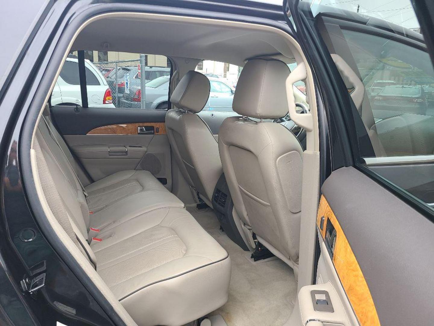 2013 BLACK LINCOLN MKX AWD (2LMDJ8JK4DB) with an 3.7L engine, Automatic transmission, located at 117 North Cameron Street, Harrisburg, PA, 17101, (717) 963-8962, 40.267021, -76.875351 - WE FINANCE!!! Good Credit/ Bad Credit/ No Credit - ALL Trade-Ins Welcomed!!! ***Guaranteed Credit Approval*** APPLY ONLINE or CALL us TODAY ;) Internet Prices and Marketplace Prices are SPECIAL discounted ***CASH DEALS*** Retail Prices are higher. Please call us to discuss your cash and finan - Photo#11