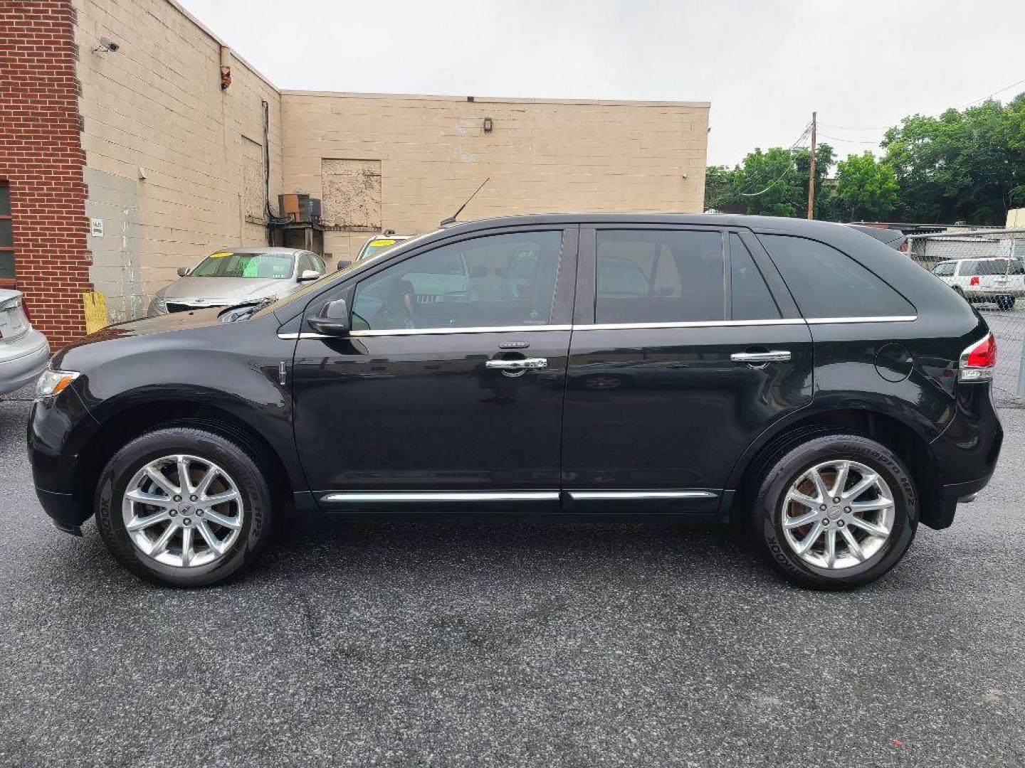 2013 BLACK LINCOLN MKX AWD (2LMDJ8JK2DB) with an 3.7L engine, Automatic transmission, located at 117 North Cameron Street, Harrisburg, PA, 17101, (717) 963-8962, 40.267021, -76.875351 - WE FINANCE!!! Good Credit/ Bad Credit/ No Credit - ALL Trade-Ins Welcomed!!! ***Guaranteed Credit Approval*** APPLY ONLINE or CALL us TODAY ;) Internet Prices and Marketplace Prices are SPECIAL discounted ***CASH DEALS*** Retail Prices are higher. Please call us to discuss your cash and finan - Photo#1