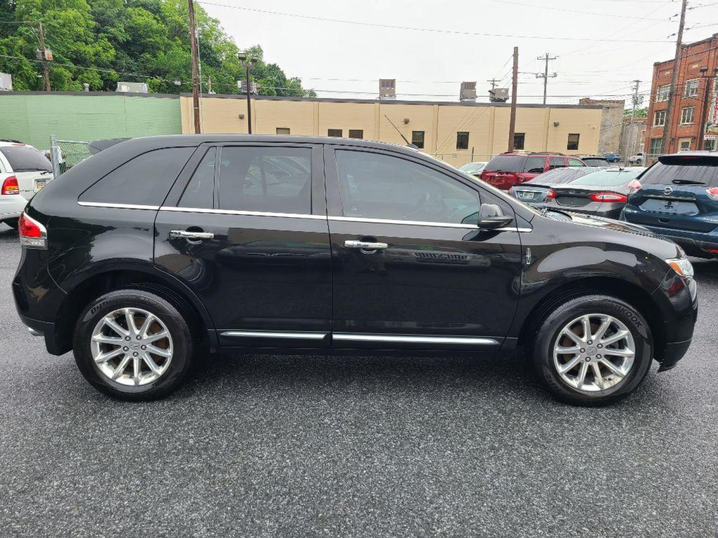 2013 BLACK LINCOLN MKX AWD (2LMDJ8JK2DB) with an 3.7L engine, Automatic transmission, located at 117 North Cameron Street, Harrisburg, PA, 17101, (717) 963-8962, 40.267021, -76.875351 - WE FINANCE!!! Good Credit/ Bad Credit/ No Credit - ALL Trade-Ins Welcomed!!! ***Guaranteed Credit Approval*** APPLY ONLINE or CALL us TODAY ;) Internet Prices and Marketplace Prices are SPECIAL discounted ***CASH DEALS*** Retail Prices are higher. Please call us to discuss your cash and finan - Photo#7