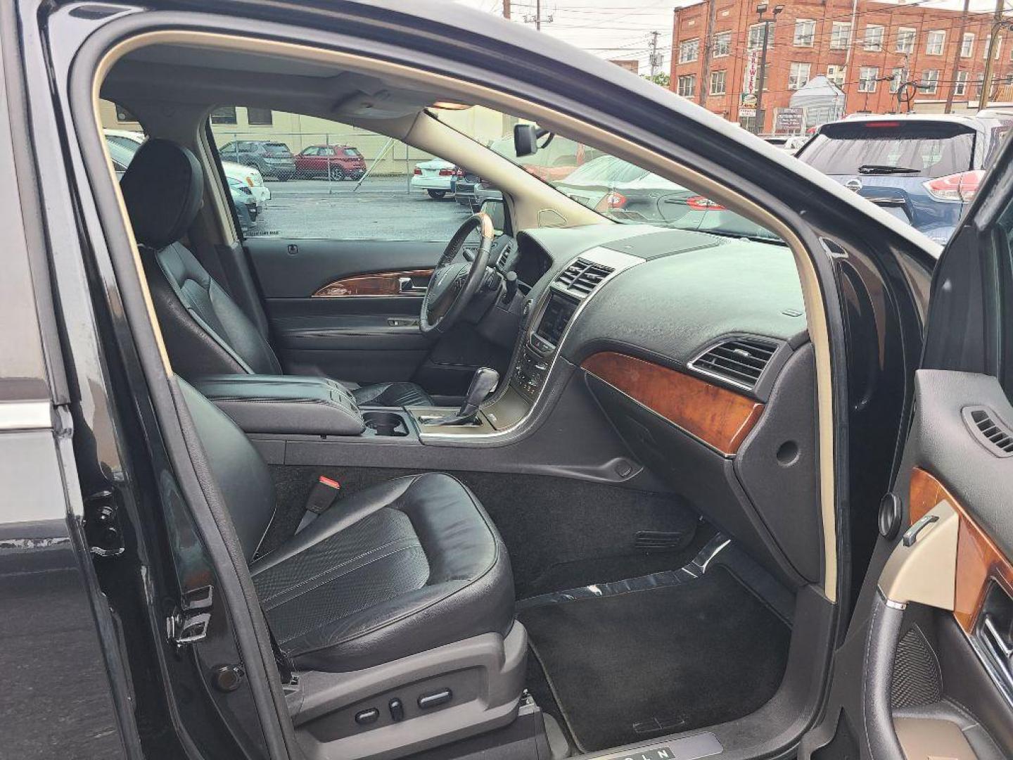 2013 BLACK LINCOLN MKX AWD (2LMDJ8JK2DB) with an 3.7L engine, Automatic transmission, located at 117 North Cameron Street, Harrisburg, PA, 17101, (717) 963-8962, 40.267021, -76.875351 - WE FINANCE!!! Good Credit/ Bad Credit/ No Credit - ALL Trade-Ins Welcomed!!! ***Guaranteed Credit Approval*** APPLY ONLINE or CALL us TODAY ;) Internet Prices and Marketplace Prices are SPECIAL discounted ***CASH DEALS*** Retail Prices are higher. Please call us to discuss your cash and finan - Photo#9