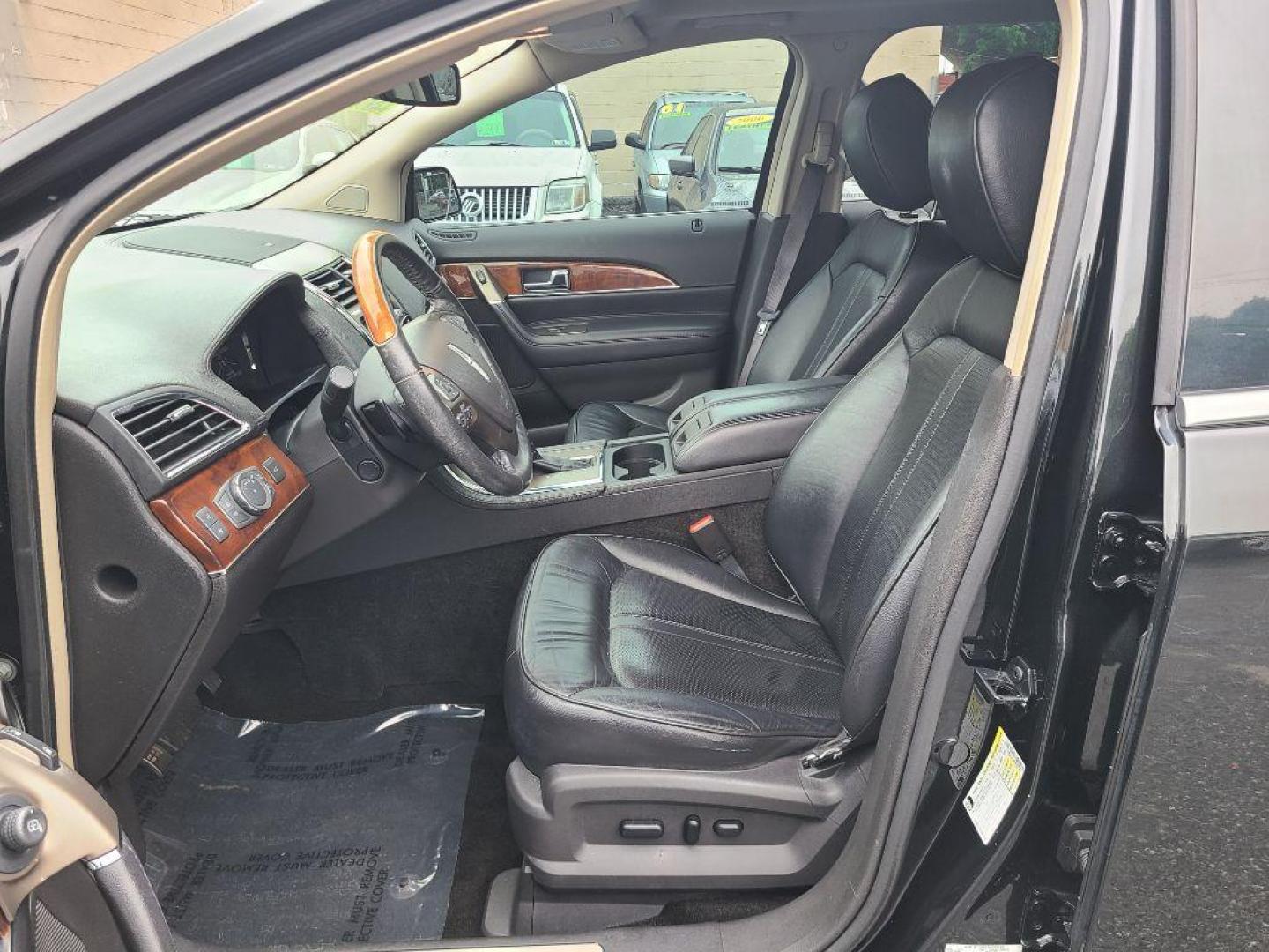 2013 BLACK LINCOLN MKX AWD (2LMDJ8JK2DB) with an 3.7L engine, Automatic transmission, located at 117 North Cameron Street, Harrisburg, PA, 17101, (717) 963-8962, 40.267021, -76.875351 - WE FINANCE!!! Good Credit/ Bad Credit/ No Credit - ALL Trade-Ins Welcomed!!! ***Guaranteed Credit Approval*** APPLY ONLINE or CALL us TODAY ;) Internet Prices and Marketplace Prices are SPECIAL discounted ***CASH DEALS*** Retail Prices are higher. Please call us to discuss your cash and finan - Photo#11