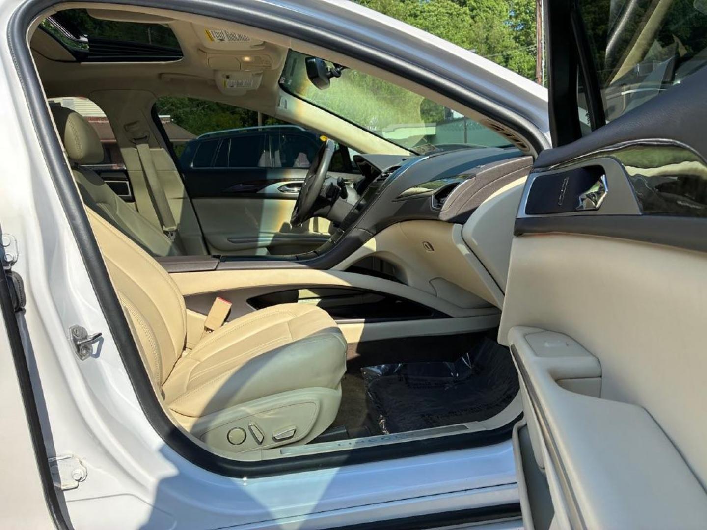 2013 WHITE LINCOLN MKZ (3LN6L2GK0DR) with an 3.7L engine, Automatic transmission, located at 117 North Cameron Street, Harrisburg, PA, 17101, (717) 963-8962, 40.267021, -76.875351 - WE FINANCE!!! MOST vehicles are available for financing. Good Credit/ Challenged Credit/ No Credit - ALL Trade-Ins Welcomed!!! APPLY ONLINE or CALL us TODAY Please call us to discuss your cash and/or financing options. Thanks for checking our inventory! We're here to help. - Photo#8