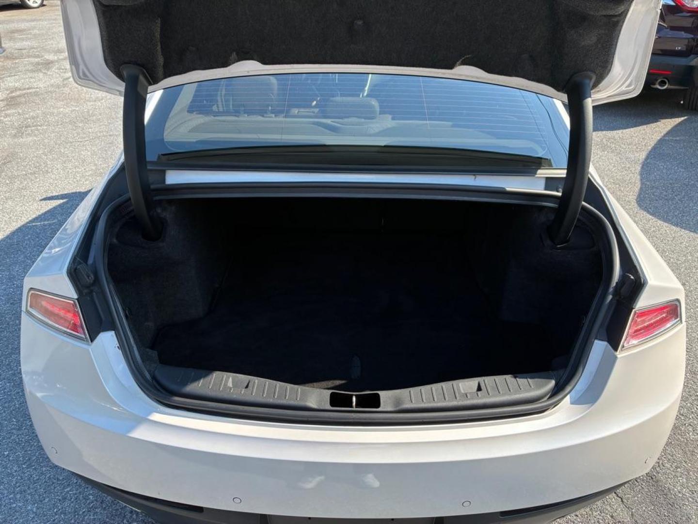 2013 WHITE LINCOLN MKZ (3LN6L2GK0DR) with an 3.7L engine, Automatic transmission, located at 117 North Cameron Street, Harrisburg, PA, 17101, (717) 963-8962, 40.267021, -76.875351 - WE FINANCE!!! MOST vehicles are available for financing. Good Credit/ Challenged Credit/ No Credit - ALL Trade-Ins Welcomed!!! APPLY ONLINE or CALL us TODAY Please call us to discuss your cash and/or financing options. Thanks for checking our inventory! We're here to help. - Photo#10