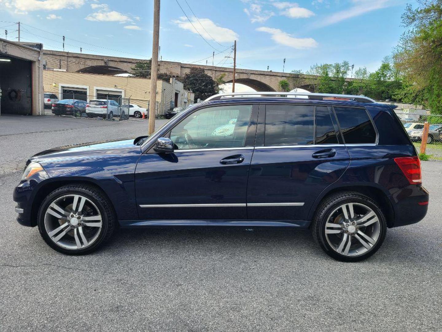 2013 BLUE MERCEDES-BENZ GLK 350 4MATIC (WDCGG8JB8DG) with an 3.5L engine, Automatic transmission, located at 7981 Paxton Street, Harrisburg, PA, 17111, (717) 561-2926, 40.261490, -76.749229 - WE FINANCE!!! Good Credit/ Bad Credit/ No Credit - ALL Trade-Ins Welcomed!!! ***Guaranteed Credit Approval*** APPLY ONLINE or CALL us TODAY ;) Internet Prices and Marketplace Prices are SPECIAL discounted ***CASH DEALS*** Retail Prices are higher. Please call us to discuss your cash and finan - Photo#1