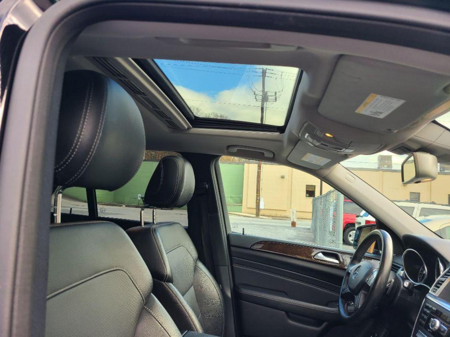 2013 BLACK MERCEDES-BENZ ML 350 4MATIC (4JGDA5HB0DA) with an 3.5L engine, Automatic transmission, located at 117 North Cameron Street, Harrisburg, PA, 17101, (717) 963-8962, 40.267021, -76.875351 - WE FINANCE!!! Good Credit/ Bad Credit/ No Credit - ALL Trade-Ins Welcomed!!! ***Guaranteed Credit Approval*** APPLY ONLINE or CALL us TODAY ;) Internet Prices and Marketplace Prices are SPECIAL discounted ***CASH DEALS*** Retail Prices are higher. Please call us to discuss your cash and finan - Photo#13