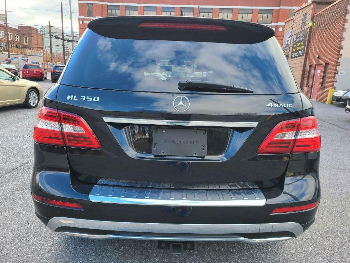 2013 BLACK MERCEDES-BENZ ML 350 4MATIC (4JGDA5HB0DA) with an 3.5L engine, Automatic transmission, located at 117 North Cameron Street, Harrisburg, PA, 17101, (717) 963-8962, 40.267021, -76.875351 - WE FINANCE!!! Good Credit/ Bad Credit/ No Credit - ALL Trade-Ins Welcomed!!! ***Guaranteed Credit Approval*** APPLY ONLINE or CALL us TODAY ;) Internet Prices and Marketplace Prices are SPECIAL discounted ***CASH DEALS*** Retail Prices are higher. Please call us to discuss your cash and finan - Photo#3
