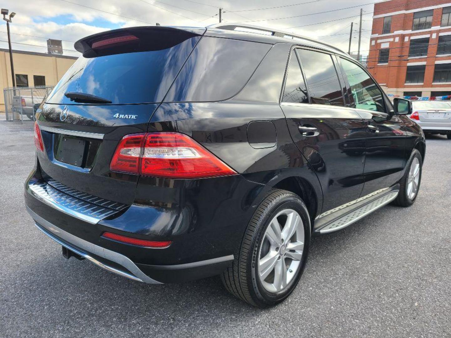 2013 BLACK MERCEDES-BENZ ML 350 4MATIC (4JGDA5HB0DA) with an 3.5L engine, Automatic transmission, located at 117 North Cameron Street, Harrisburg, PA, 17101, (717) 963-8962, 40.267021, -76.875351 - WE FINANCE!!! Good Credit/ Bad Credit/ No Credit - ALL Trade-Ins Welcomed!!! ***Guaranteed Credit Approval*** APPLY ONLINE or CALL us TODAY ;) Internet Prices and Marketplace Prices are SPECIAL discounted ***CASH DEALS*** Retail Prices are higher. Please call us to discuss your cash and finan - Photo#4