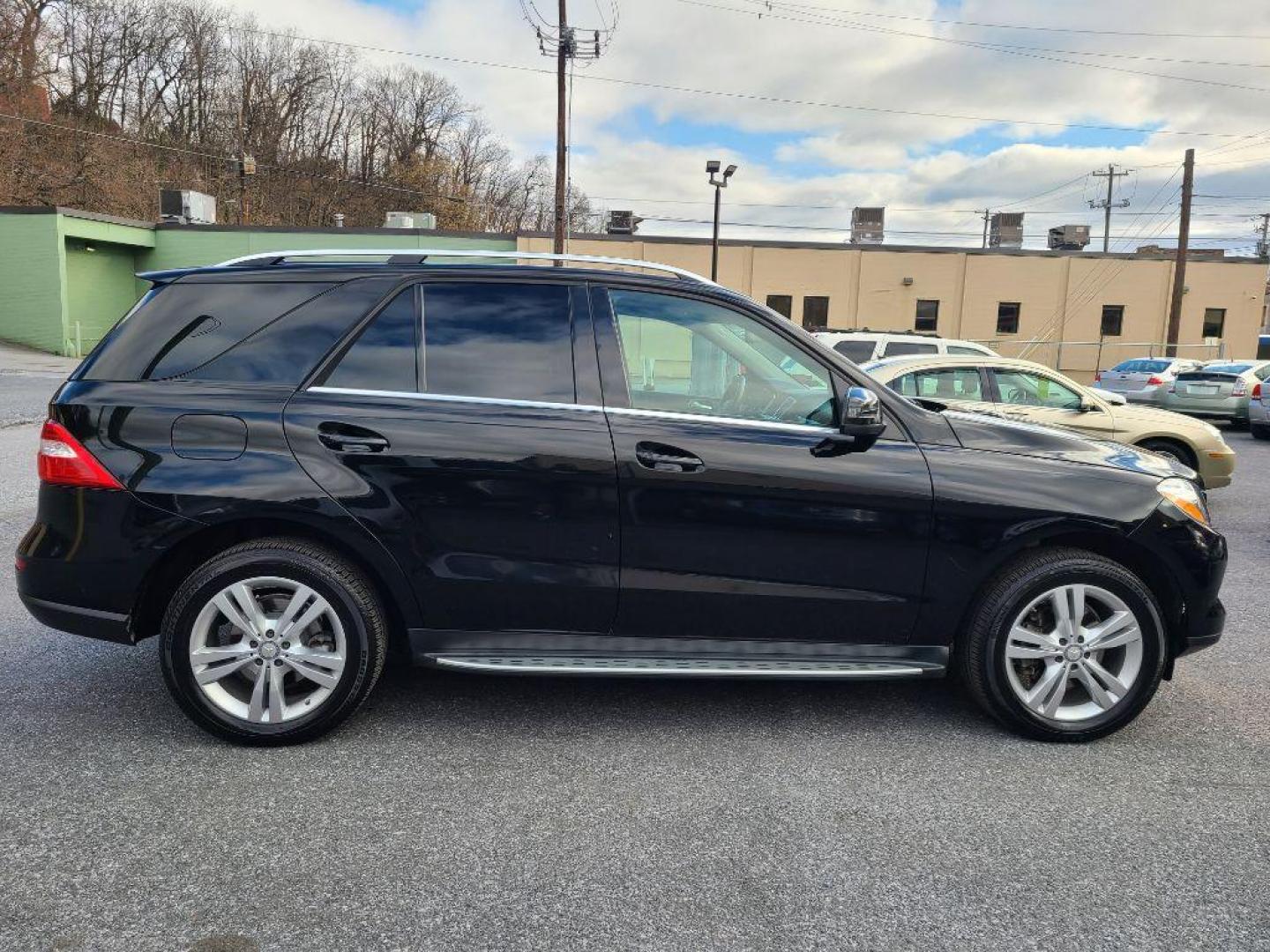 2013 BLACK MERCEDES-BENZ ML 350 4MATIC (4JGDA5HB0DA) with an 3.5L engine, Automatic transmission, located at 117 North Cameron Street, Harrisburg, PA, 17101, (717) 963-8962, 40.267021, -76.875351 - WE FINANCE!!! Good Credit/ Bad Credit/ No Credit - ALL Trade-Ins Welcomed!!! ***Guaranteed Credit Approval*** APPLY ONLINE or CALL us TODAY ;) Internet Prices and Marketplace Prices are SPECIAL discounted ***CASH DEALS*** Retail Prices are higher. Please call us to discuss your cash and finan - Photo#7