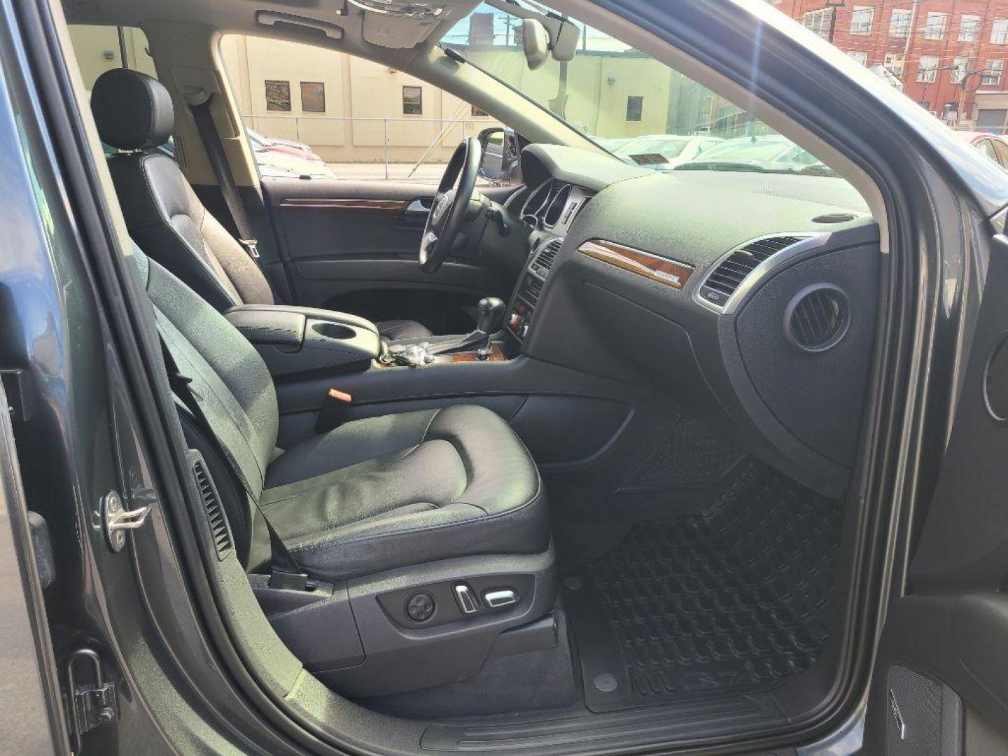 2014 BLACK AUDI Q7 PREMIUM PLUS (WA1LGAFE0ED) with an 3.0L engine, Automatic transmission, located at 117 North Cameron Street, Harrisburg, PA, 17101, (717) 963-8962, 40.267021, -76.875351 - WE FINANCE!!! Good Credit/ Bad Credit/ No Credit - ALL Trade-Ins Welcomed!!! ***Guaranteed Credit Approval*** APPLY ONLINE or CALL us TODAY ;) Internet Prices and Marketplace Prices are SPECIAL discounted ***CASH DEALS*** Retail Prices are higher. Please call us to discuss your cash and finan - Photo#9