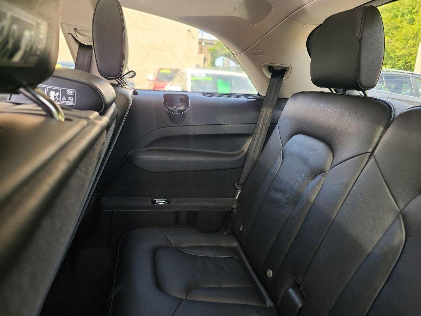 2014 BLACK AUDI Q7 PREMIUM PLUS (WA1LGAFE0ED) with an 3.0L engine, Automatic transmission, located at 117 North Cameron Street, Harrisburg, PA, 17101, (717) 963-8962, 40.267021, -76.875351 - WE FINANCE!!! Good Credit/ Bad Credit/ No Credit - ALL Trade-Ins Welcomed!!! ***Guaranteed Credit Approval*** APPLY ONLINE or CALL us TODAY ;) Internet Prices and Marketplace Prices are SPECIAL discounted ***CASH DEALS*** Retail Prices are higher. Please call us to discuss your cash and finan - Photo#14